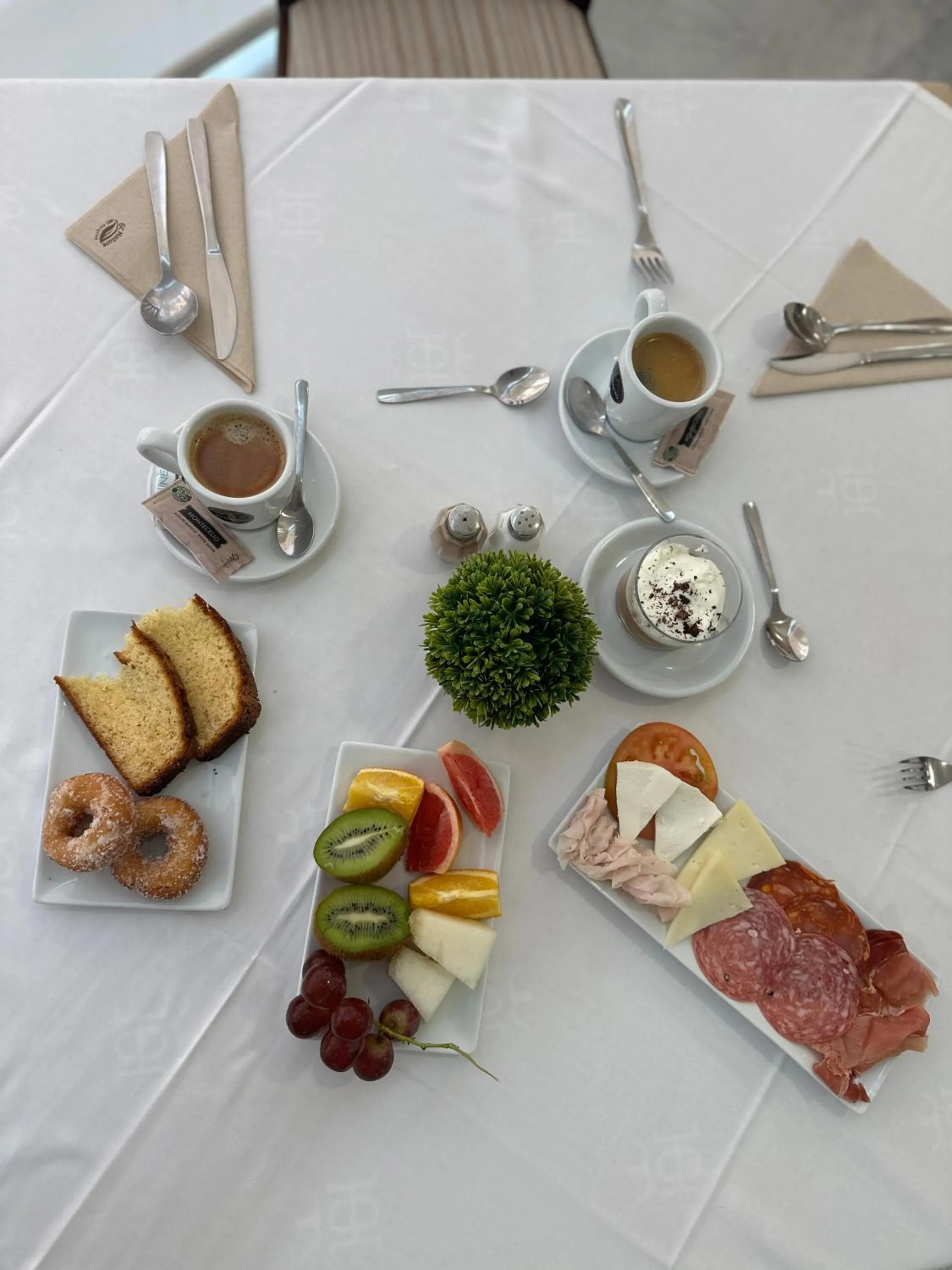 Breakfast in Mir Octavio