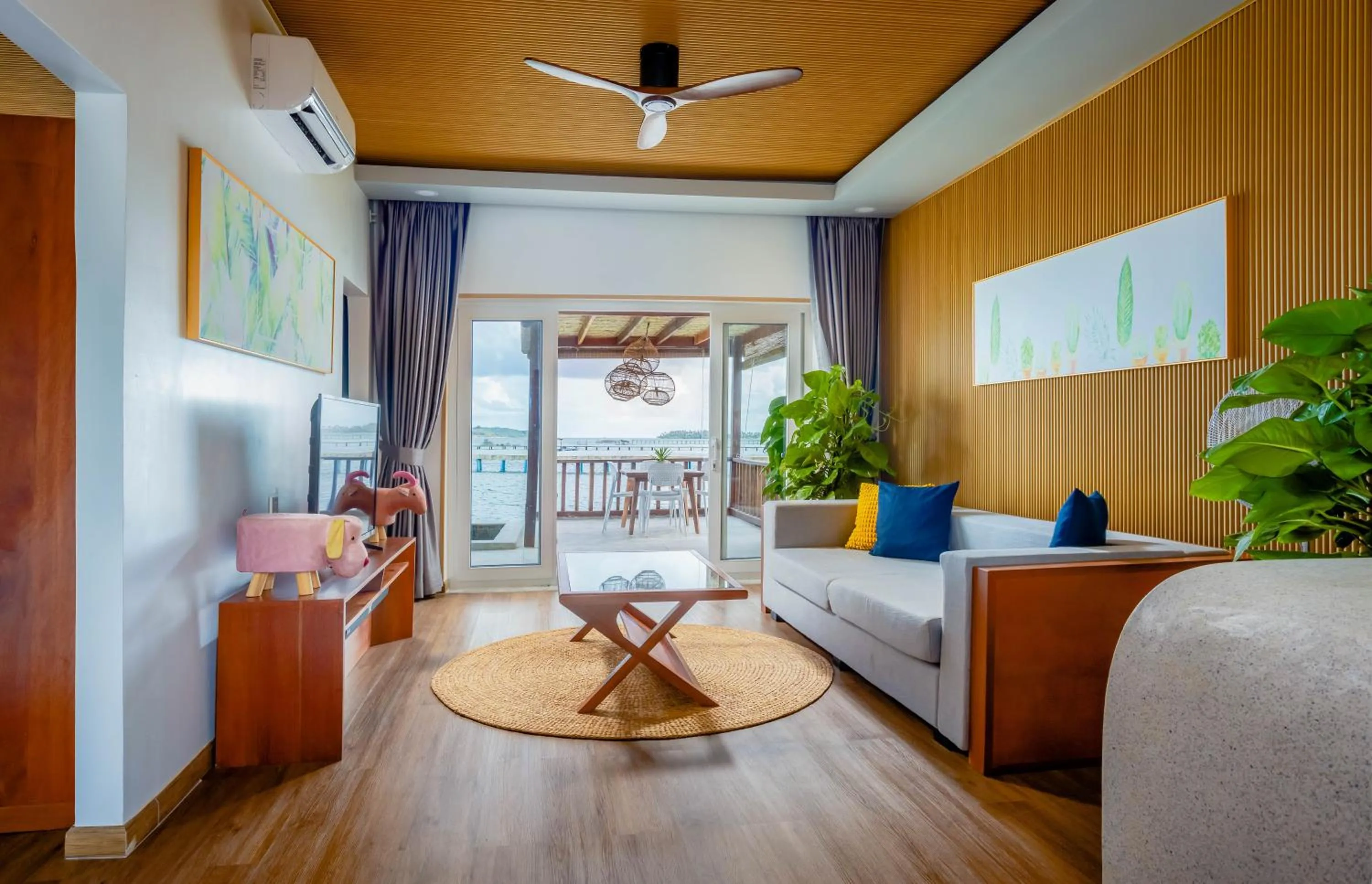 Living room in Koh Apikjun Resort by EHM
