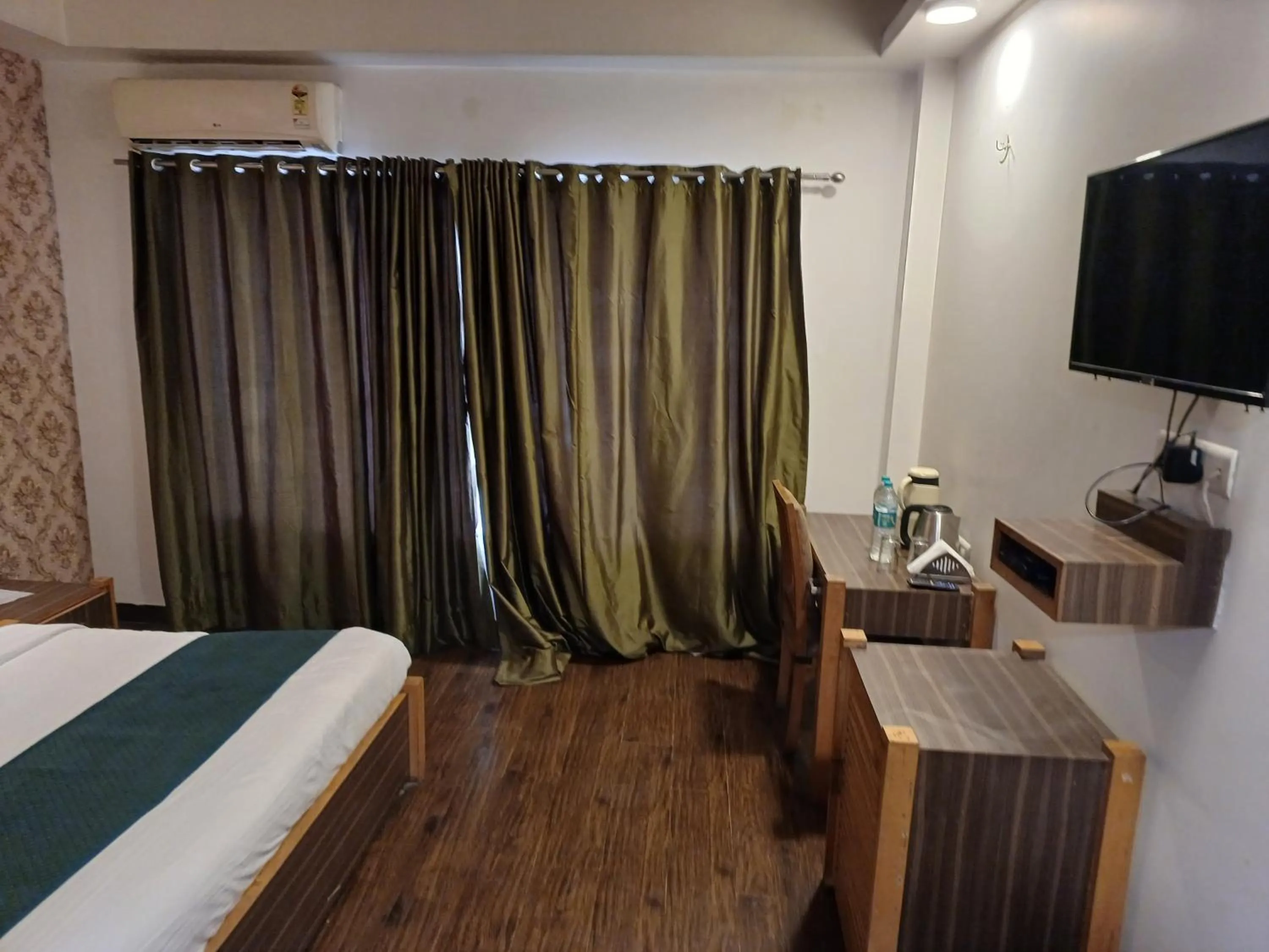 TV and multimedia in Hotel Park Residency