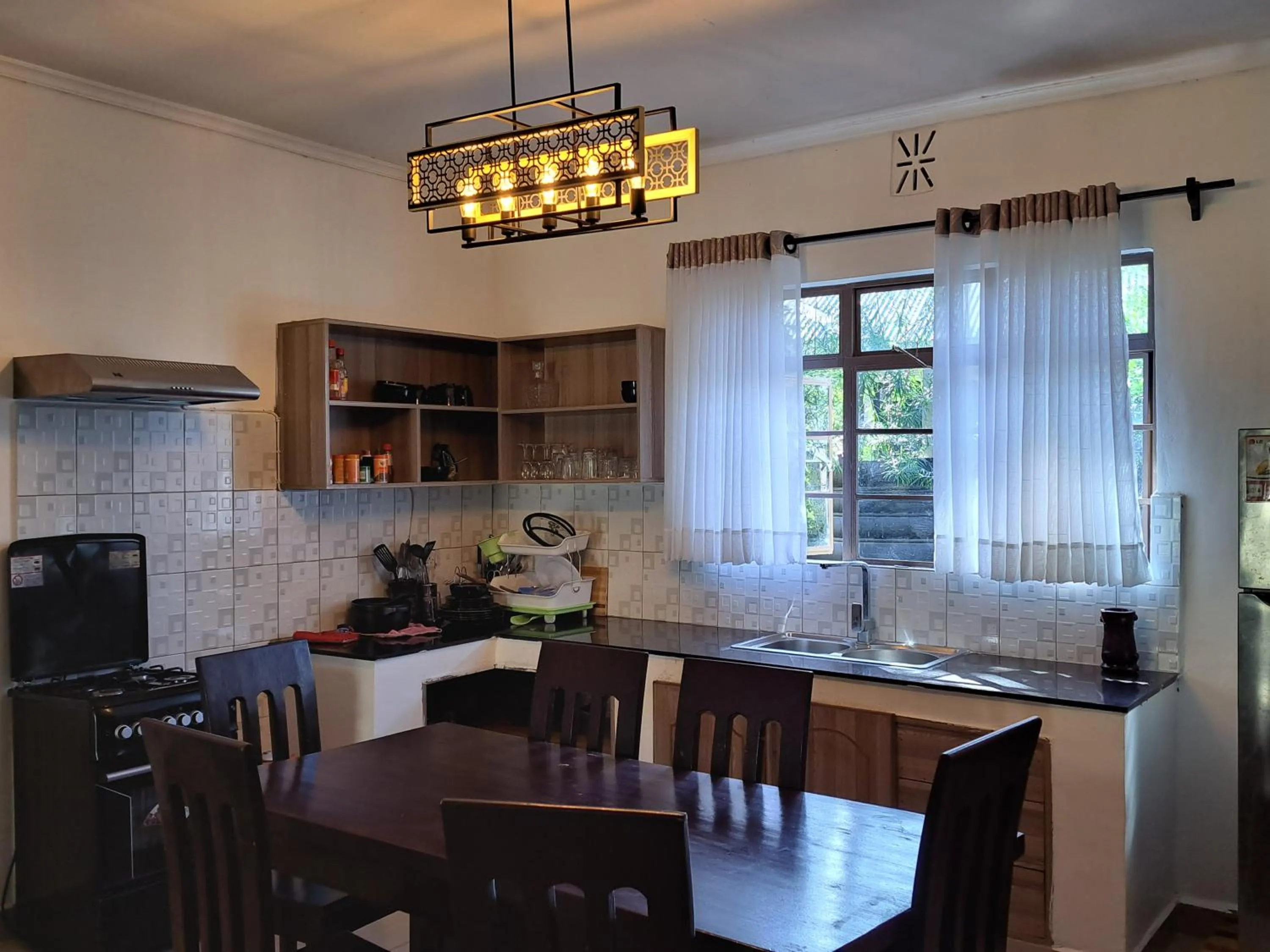 Dining area in Enaiteru