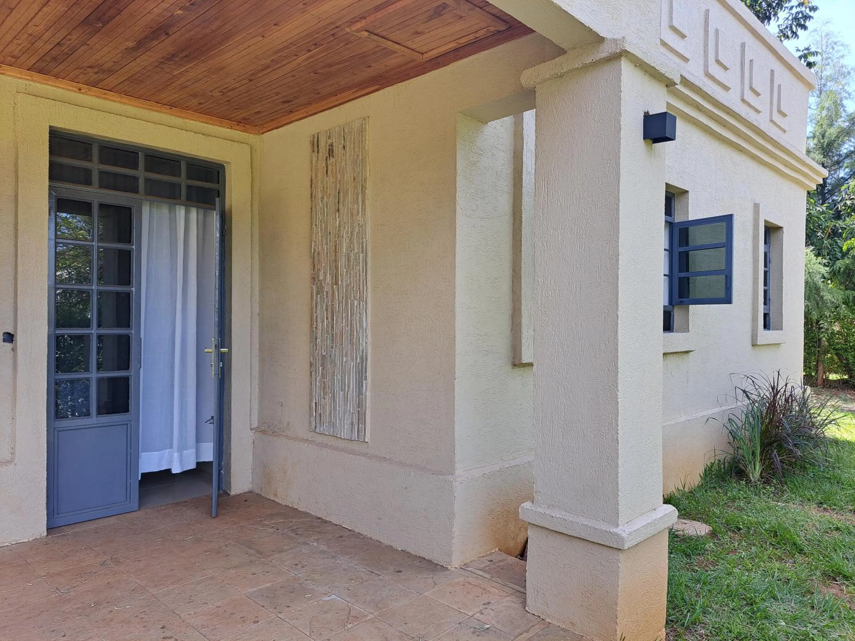 Property building in Enaiteru