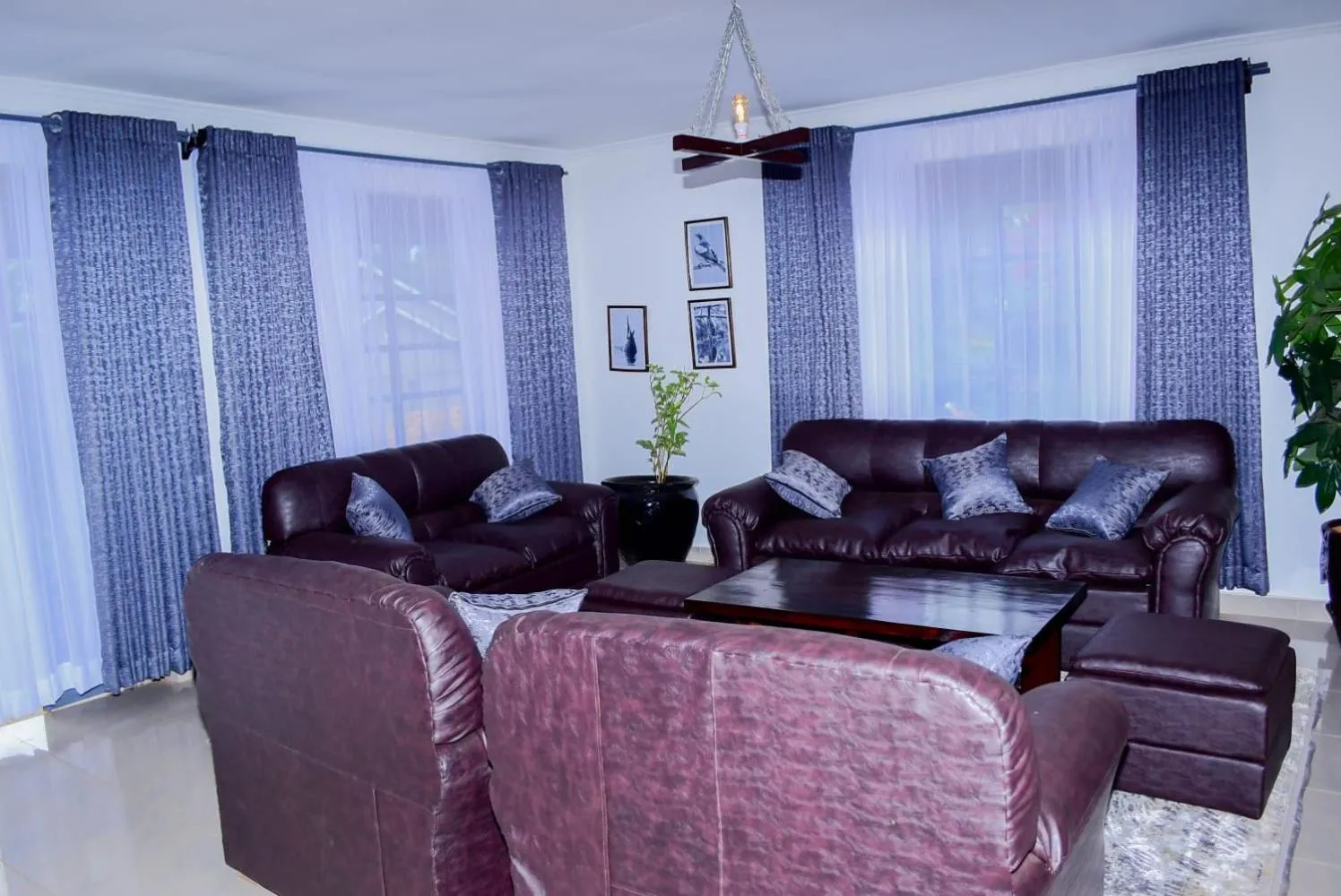 Living room in Enaiteru