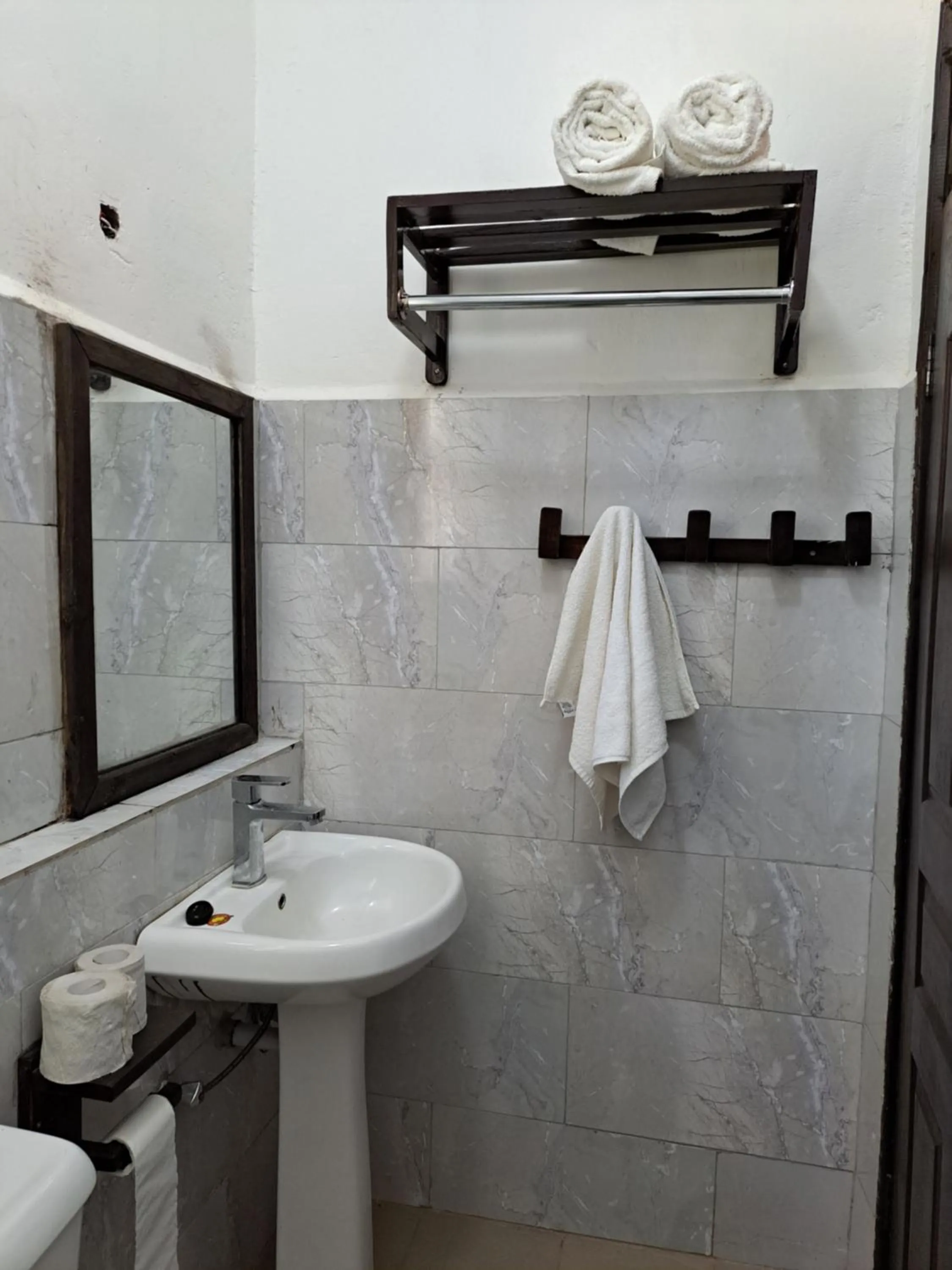 Shower in Enaiteru