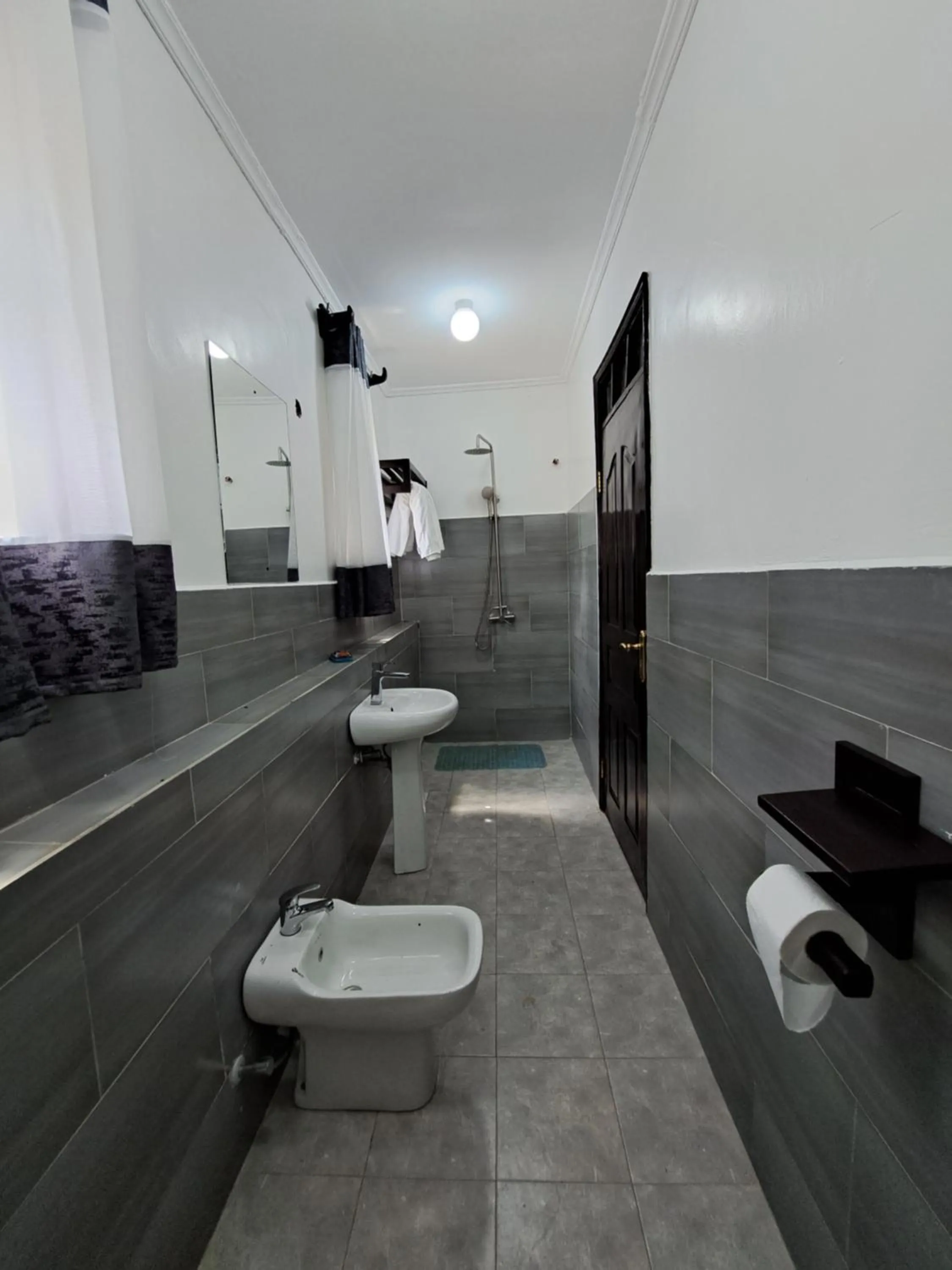 Bathroom in Enaiteru