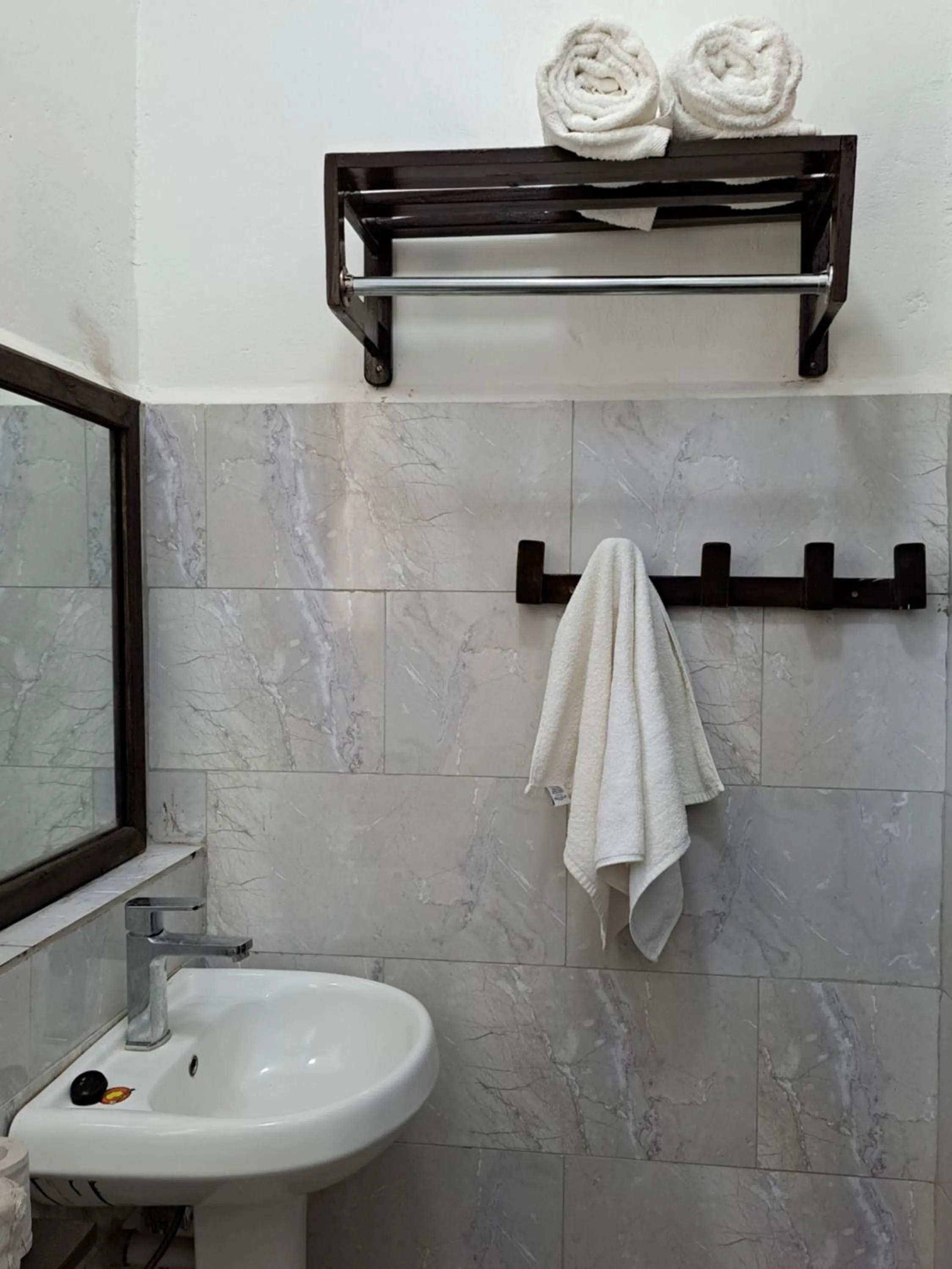 Shower in Enaiteru