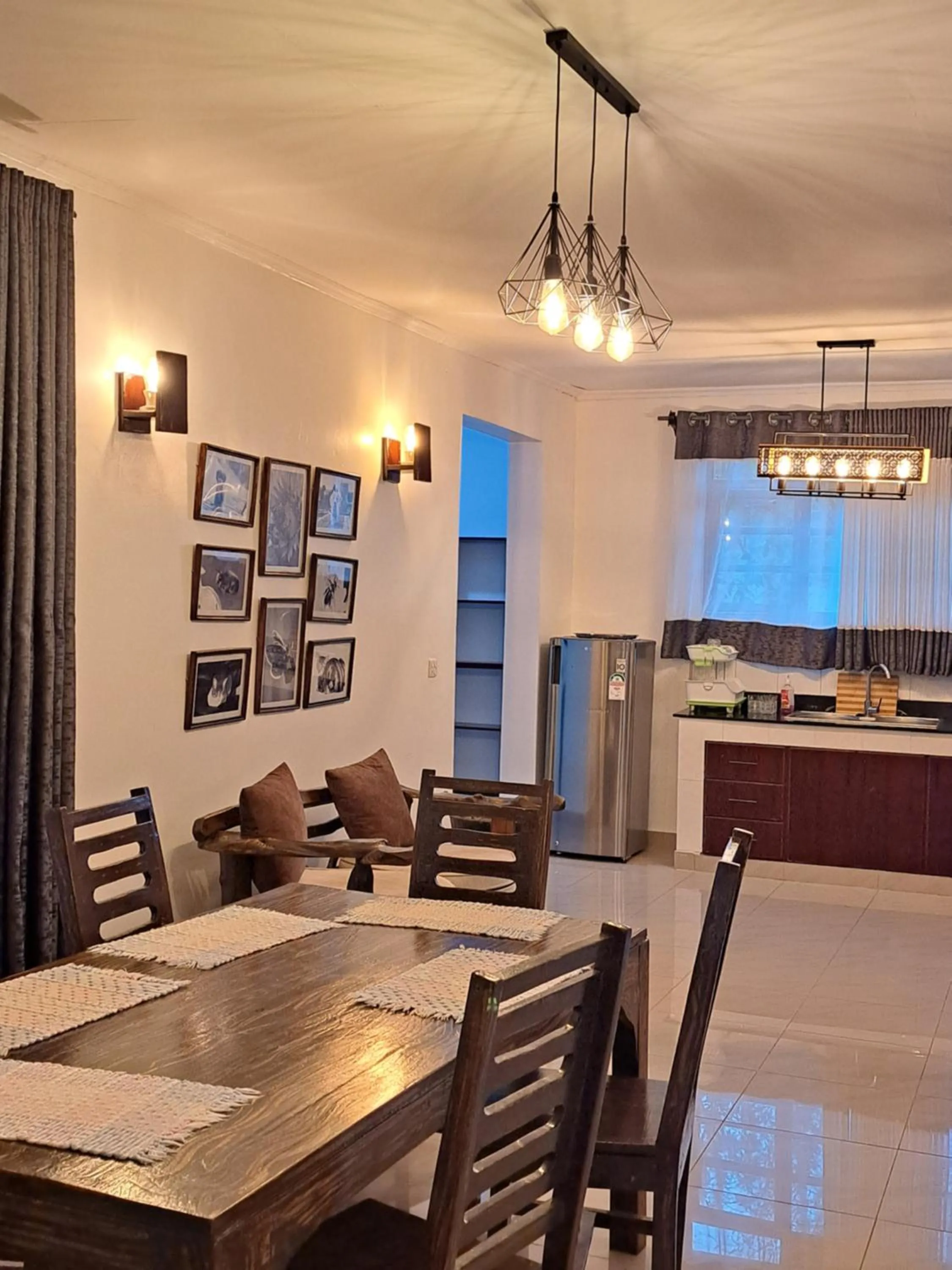 Dining area in Enaiteru