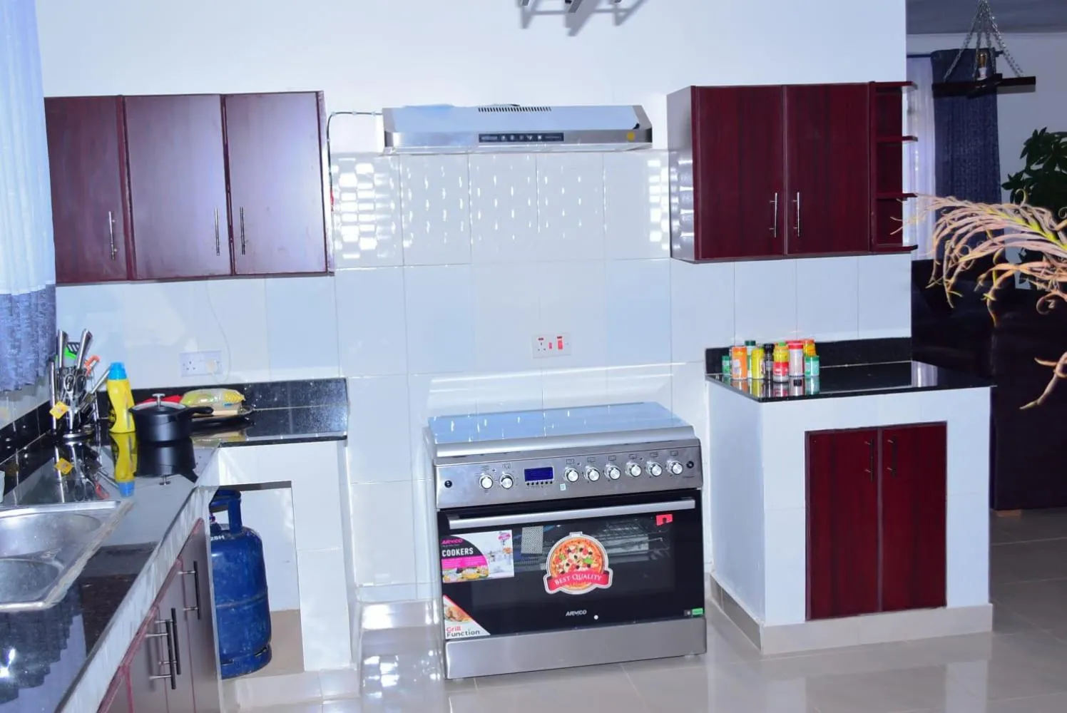 Kitchen or kitchenette in Enaiteru