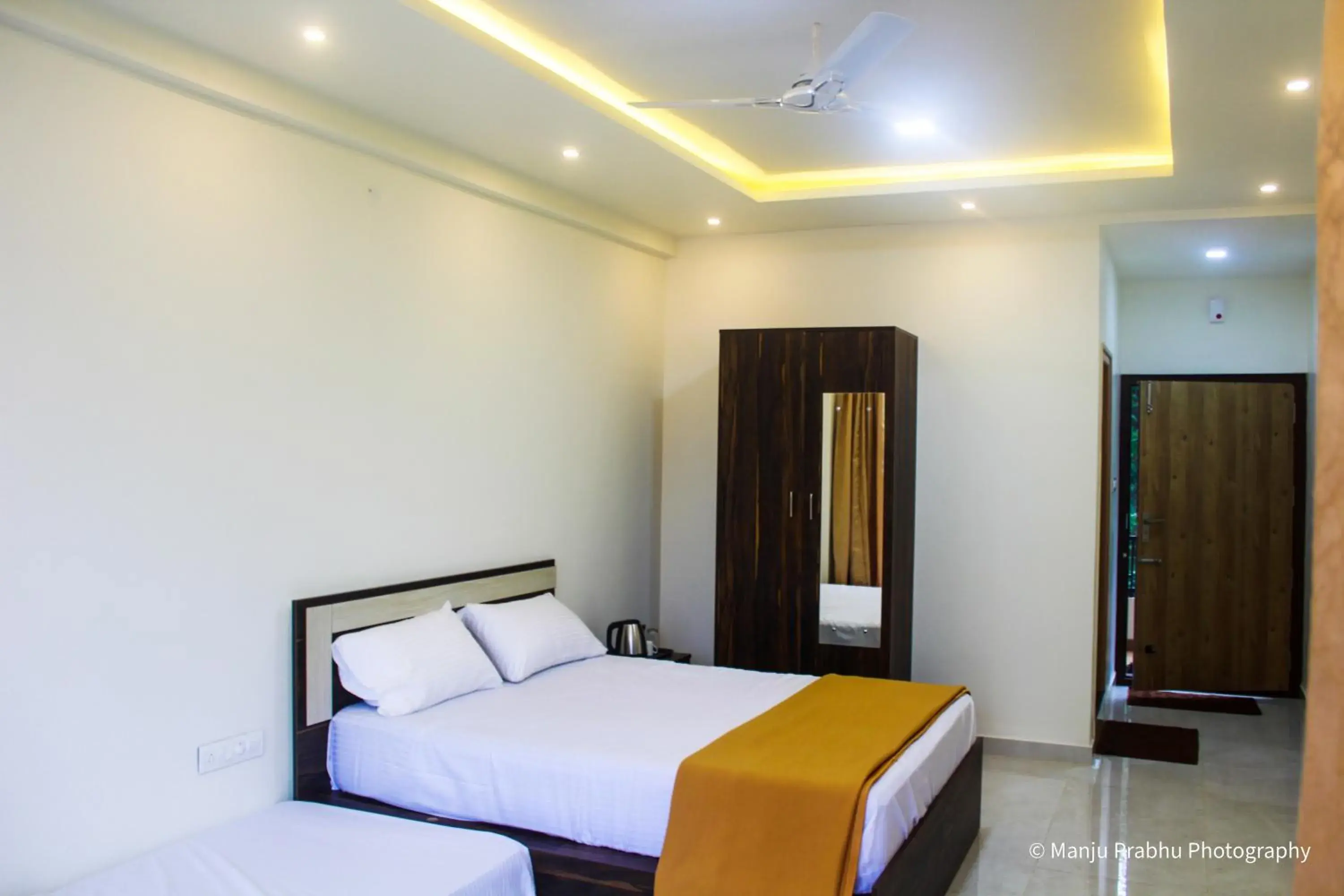 Photo of the whole room, Bed in Kurinji Inn Photo of the whole room, Bed in Kurinji Inn