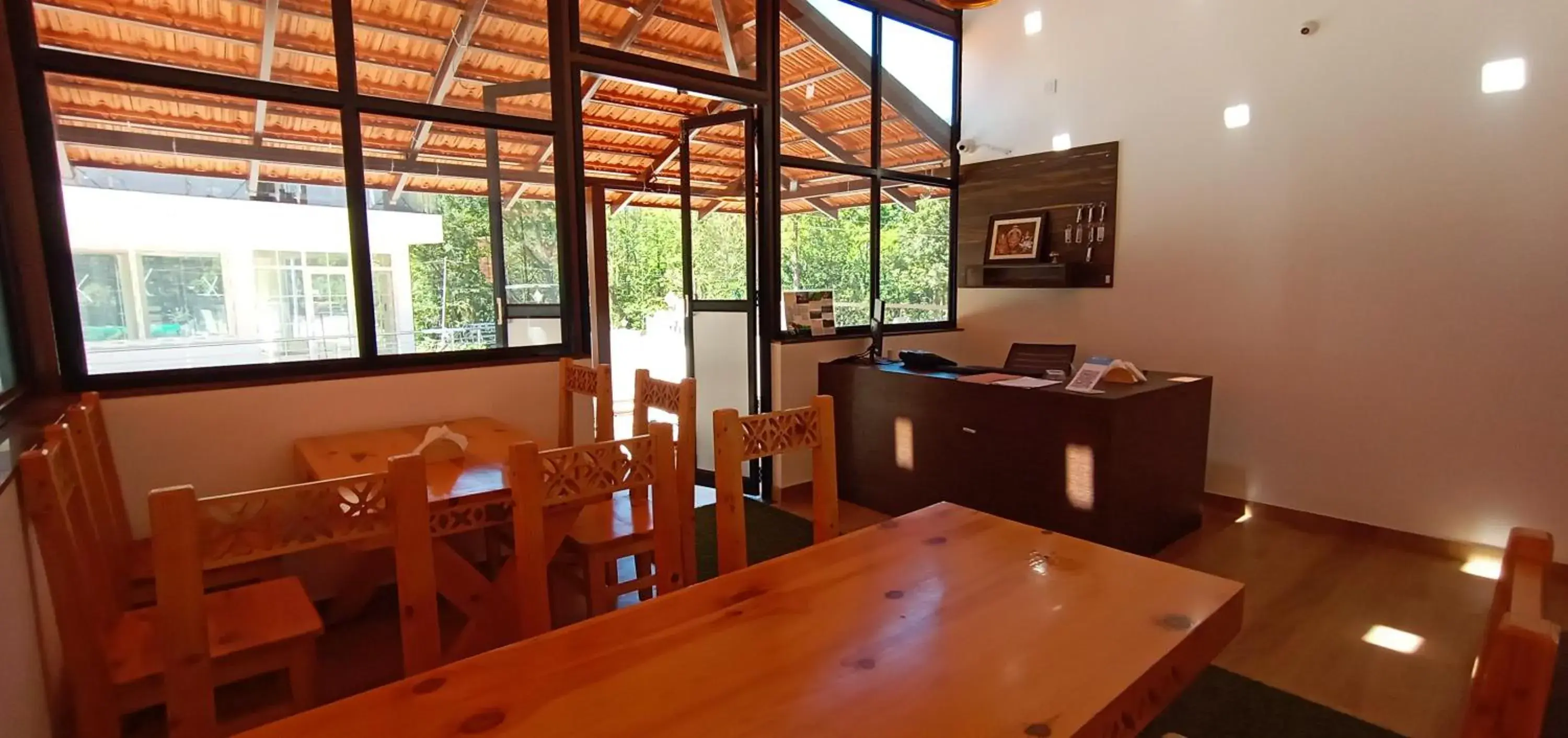 Restaurant/places to eat in Kurinji Inn Restaurant/places to eat in Kurinji Inn