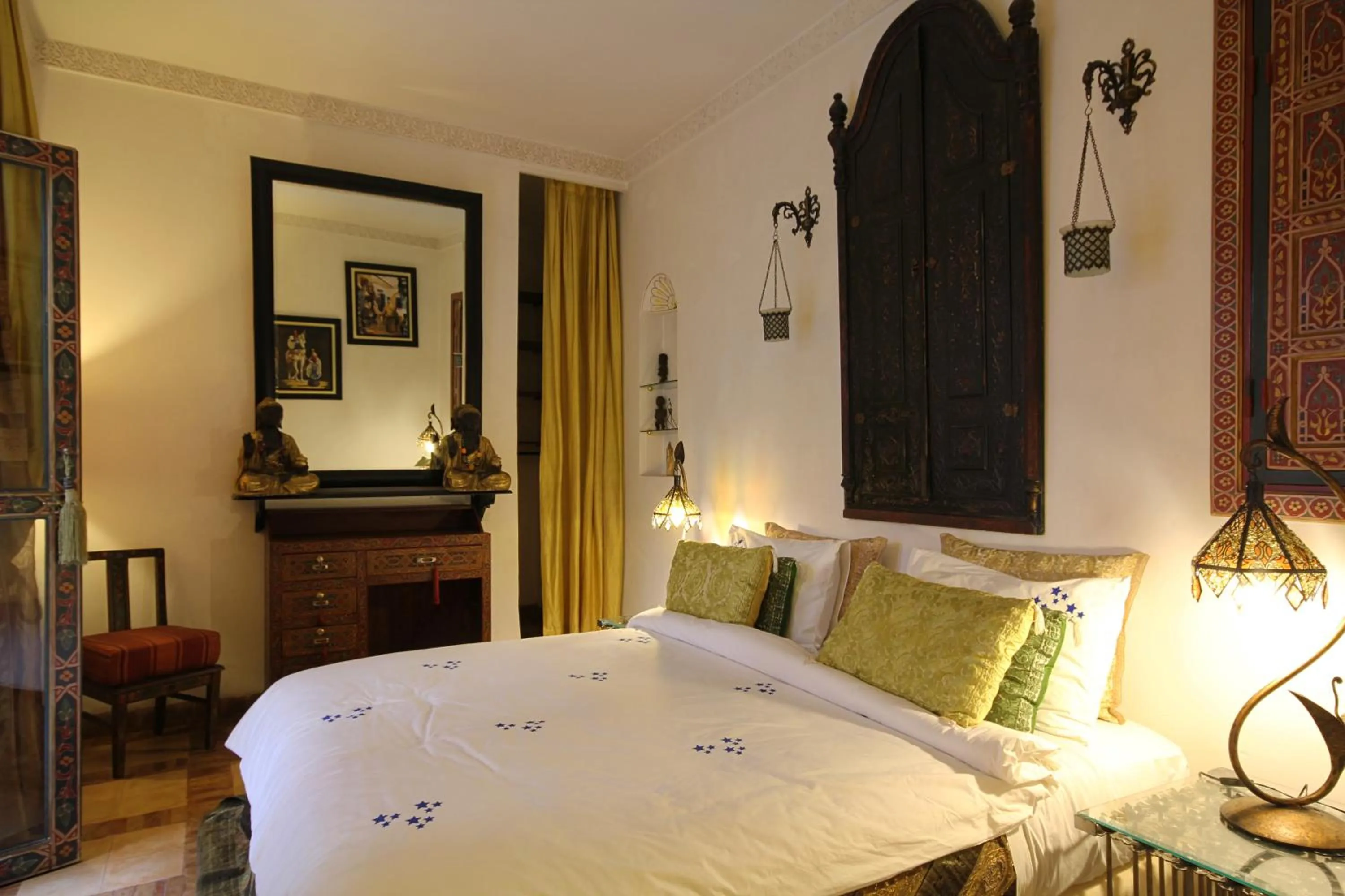 Bed in Riad Esmeralda