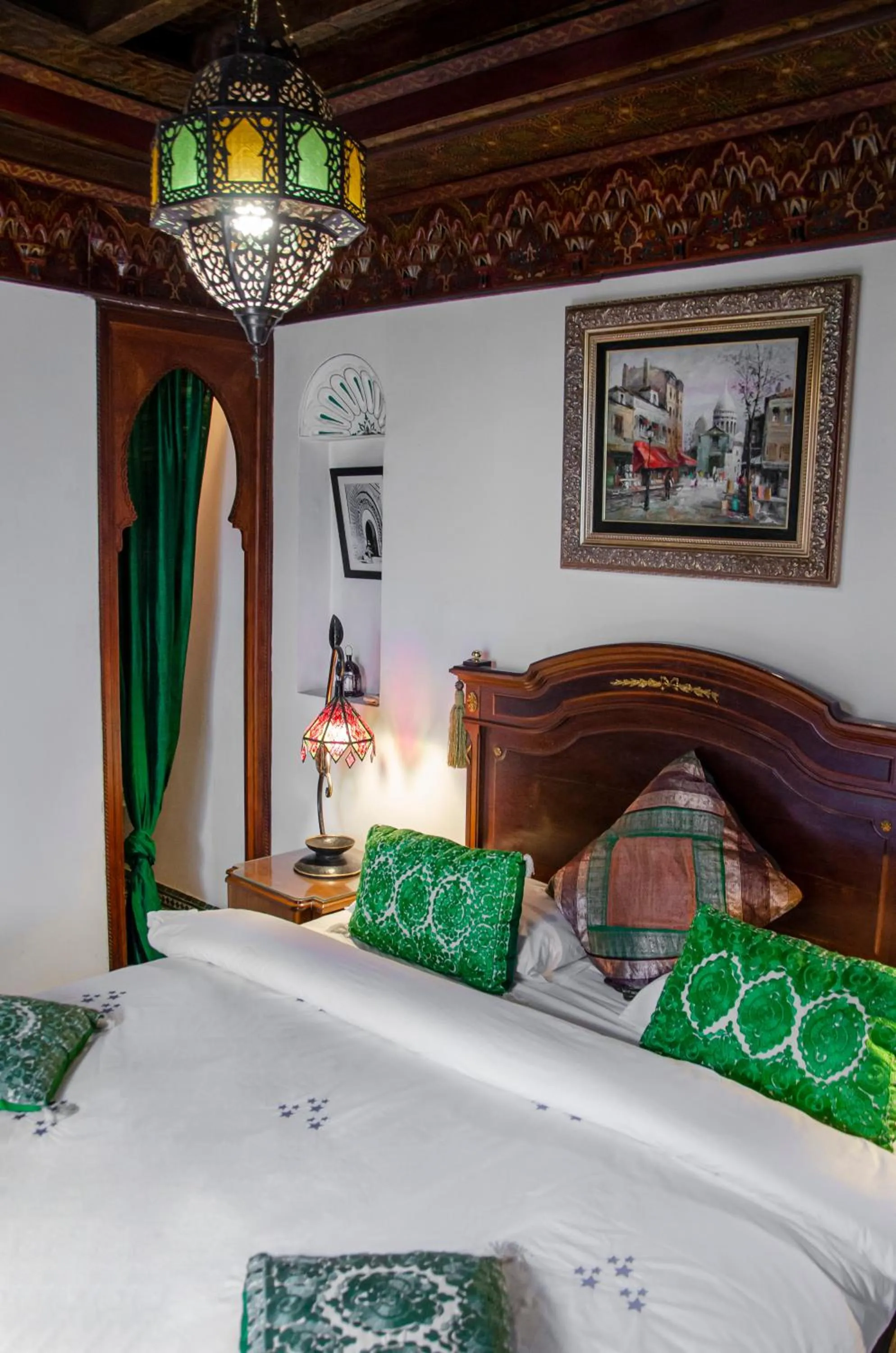 Bed in Riad Esmeralda