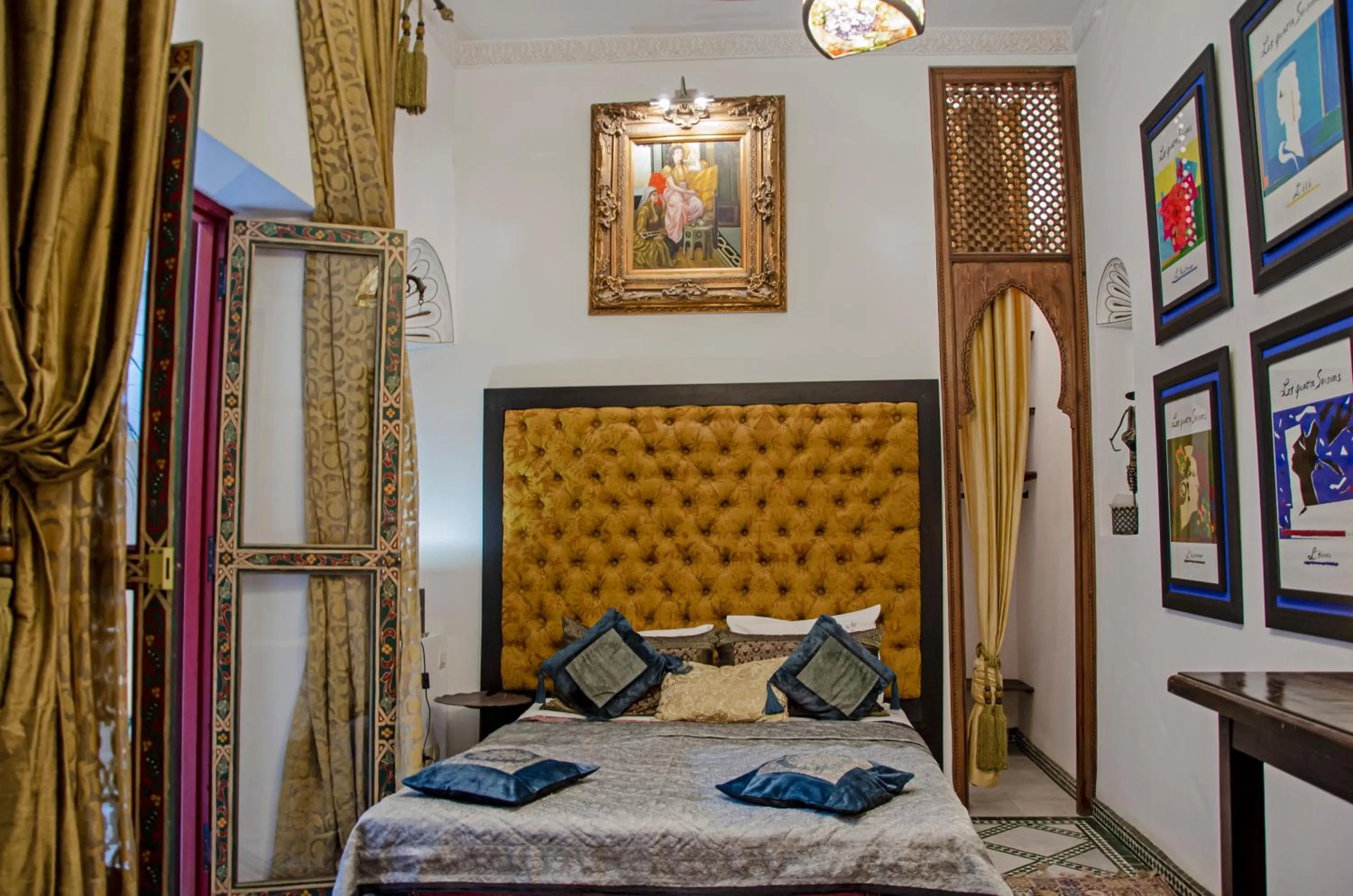 Bed in Riad Esmeralda