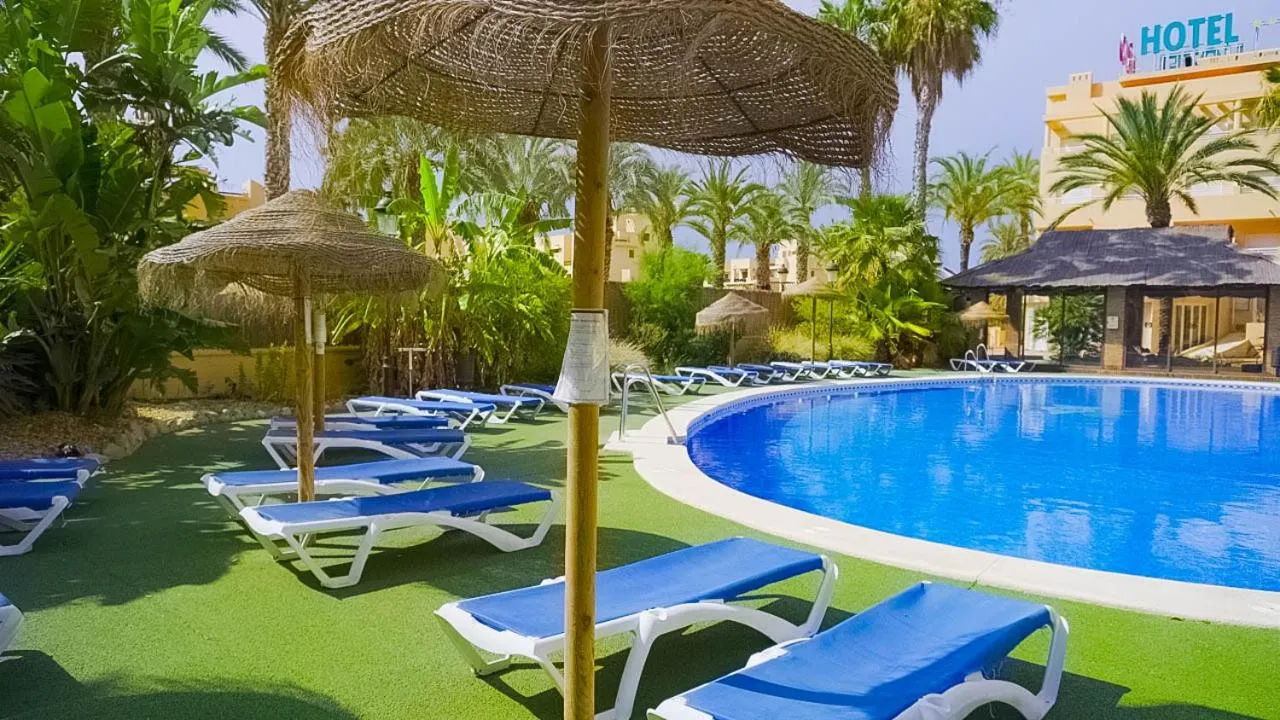 Swimming pool in Hotel Mexico