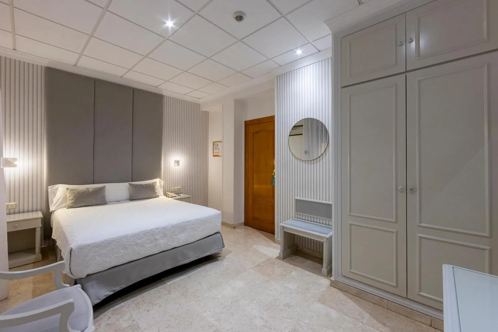 Bed in Hotel Sacromonte