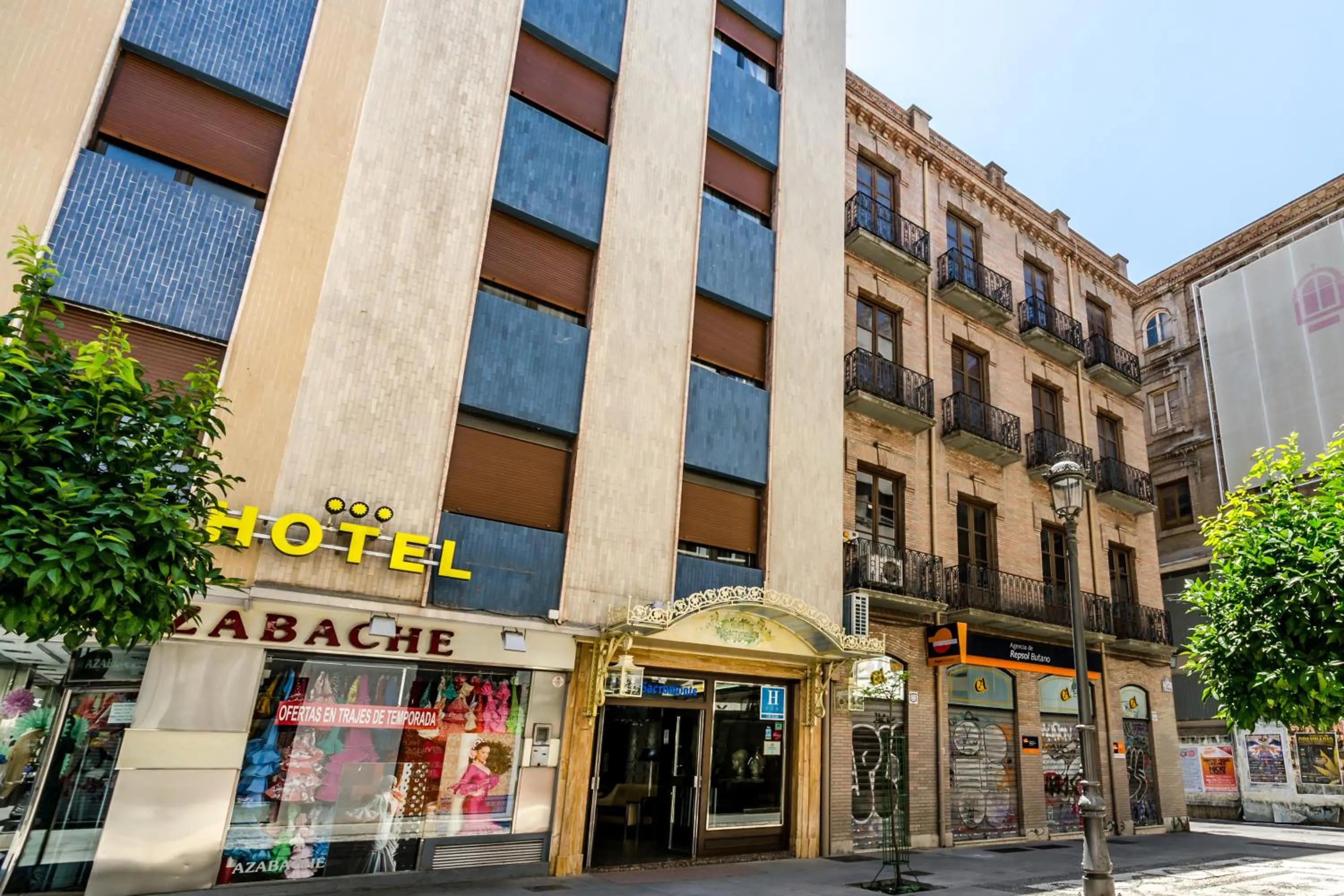 Facade/entrance in Hotel Sacromonte