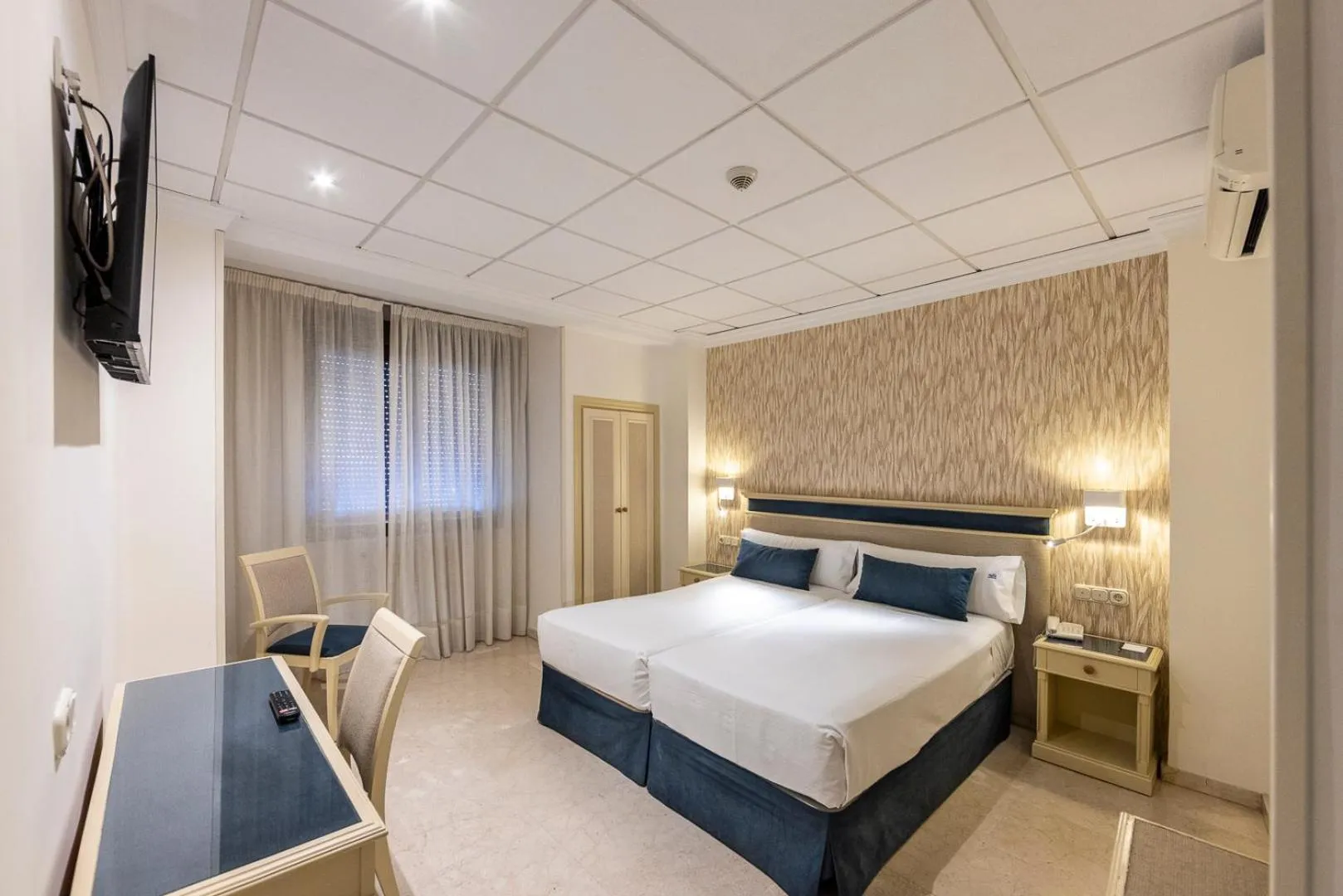 Bed in Hotel Sacromonte