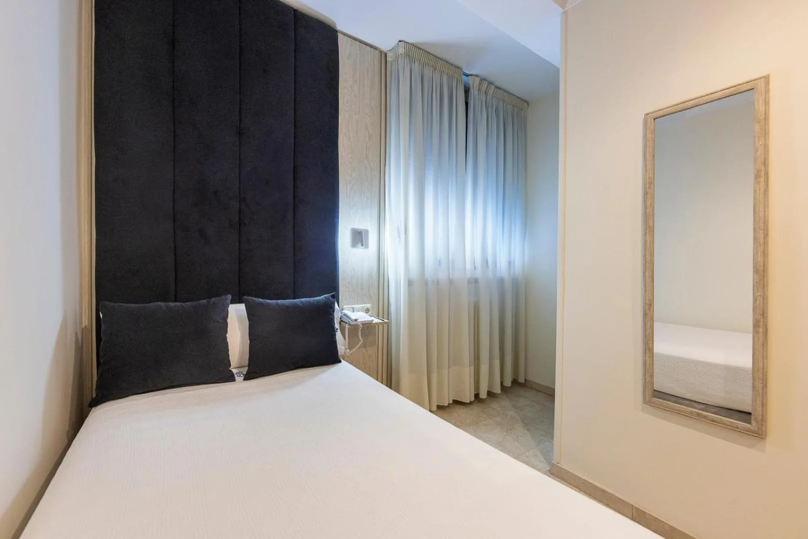 Bed in Hotel Sacromonte