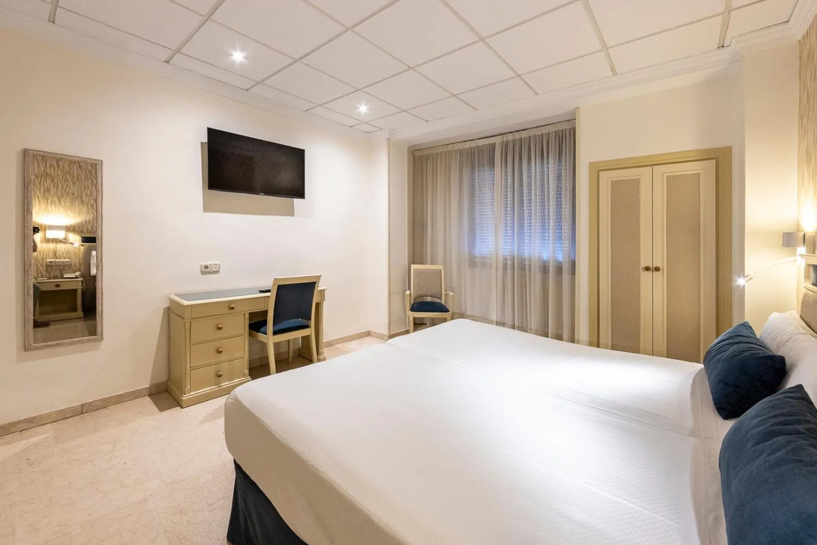 Bed in Hotel Sacromonte