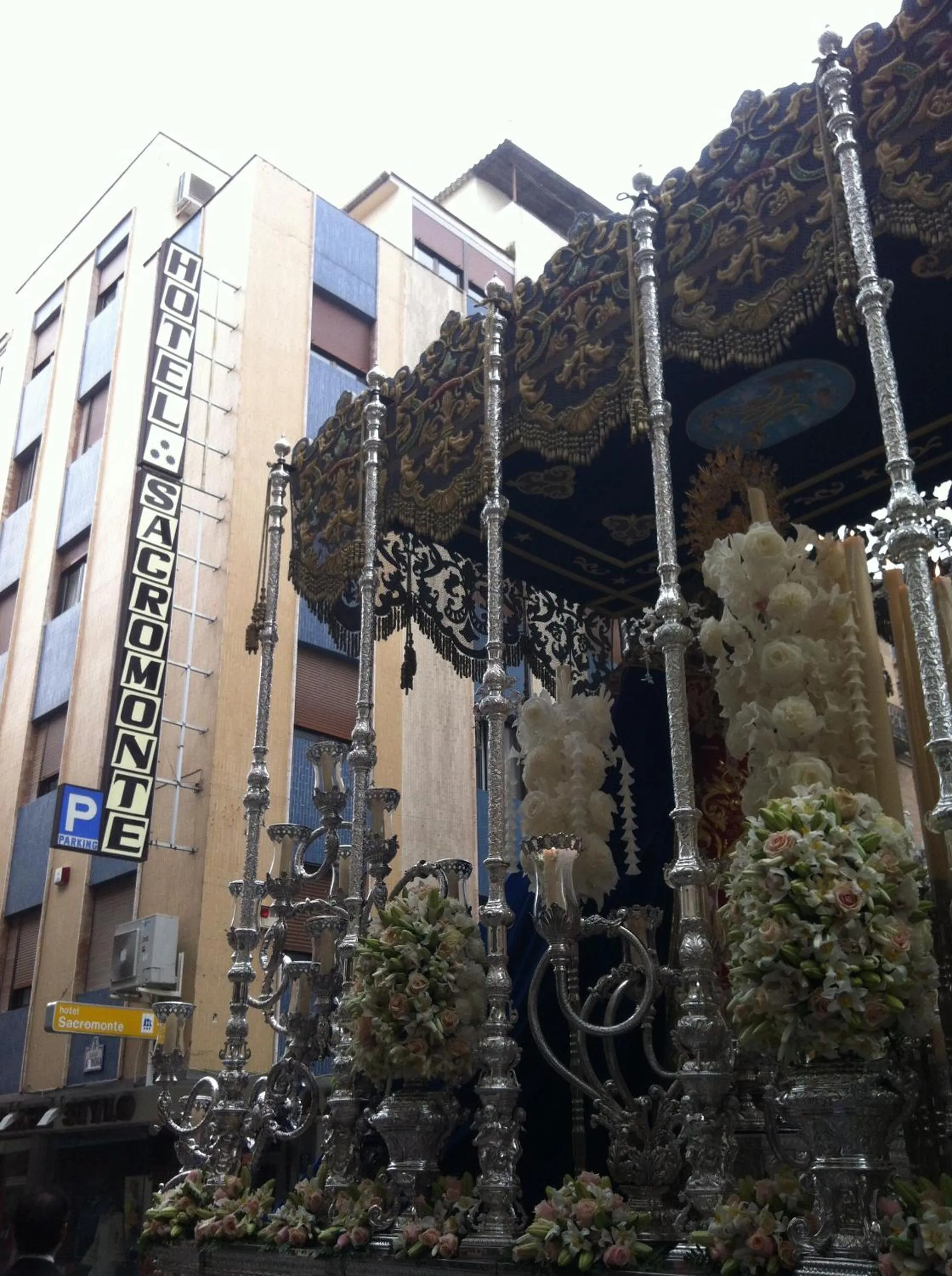 Facade/entrance in Hotel Sacromonte