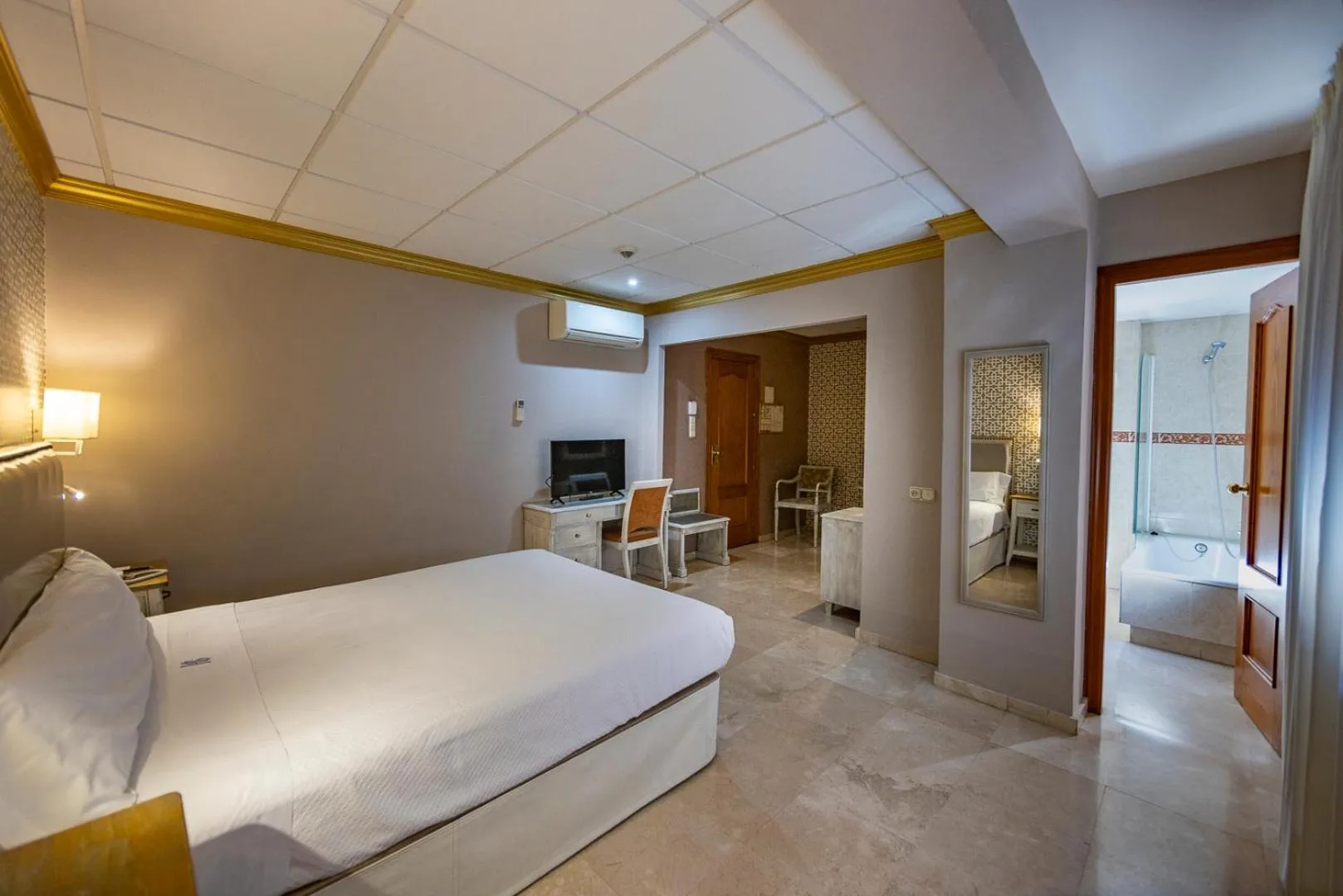 Bed in Hotel Sacromonte