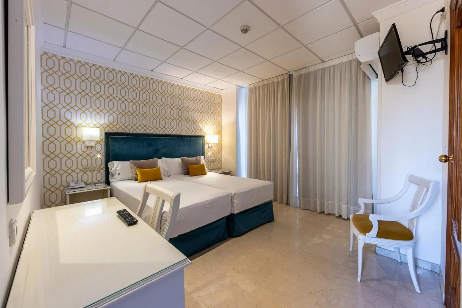 TV and multimedia, Bed in Hotel Sacromonte TV and multimedia, Bed in Hotel Sacromonte