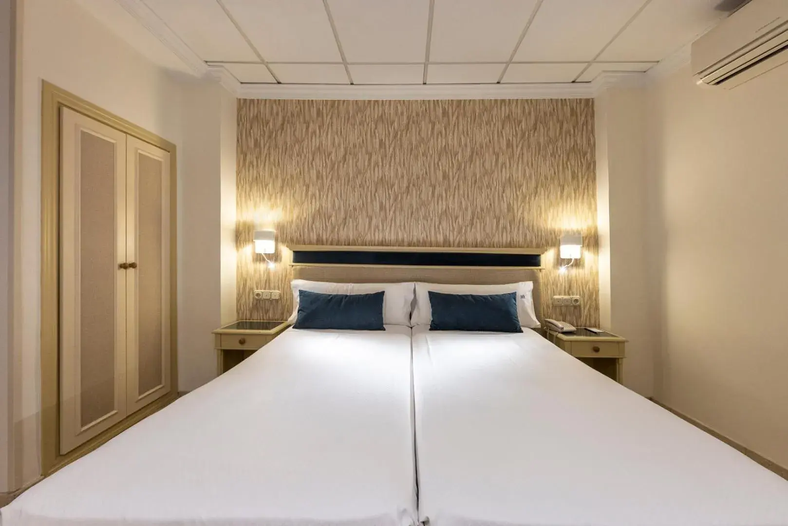 Bed in Hotel Sacromonte Bed in Hotel Sacromonte