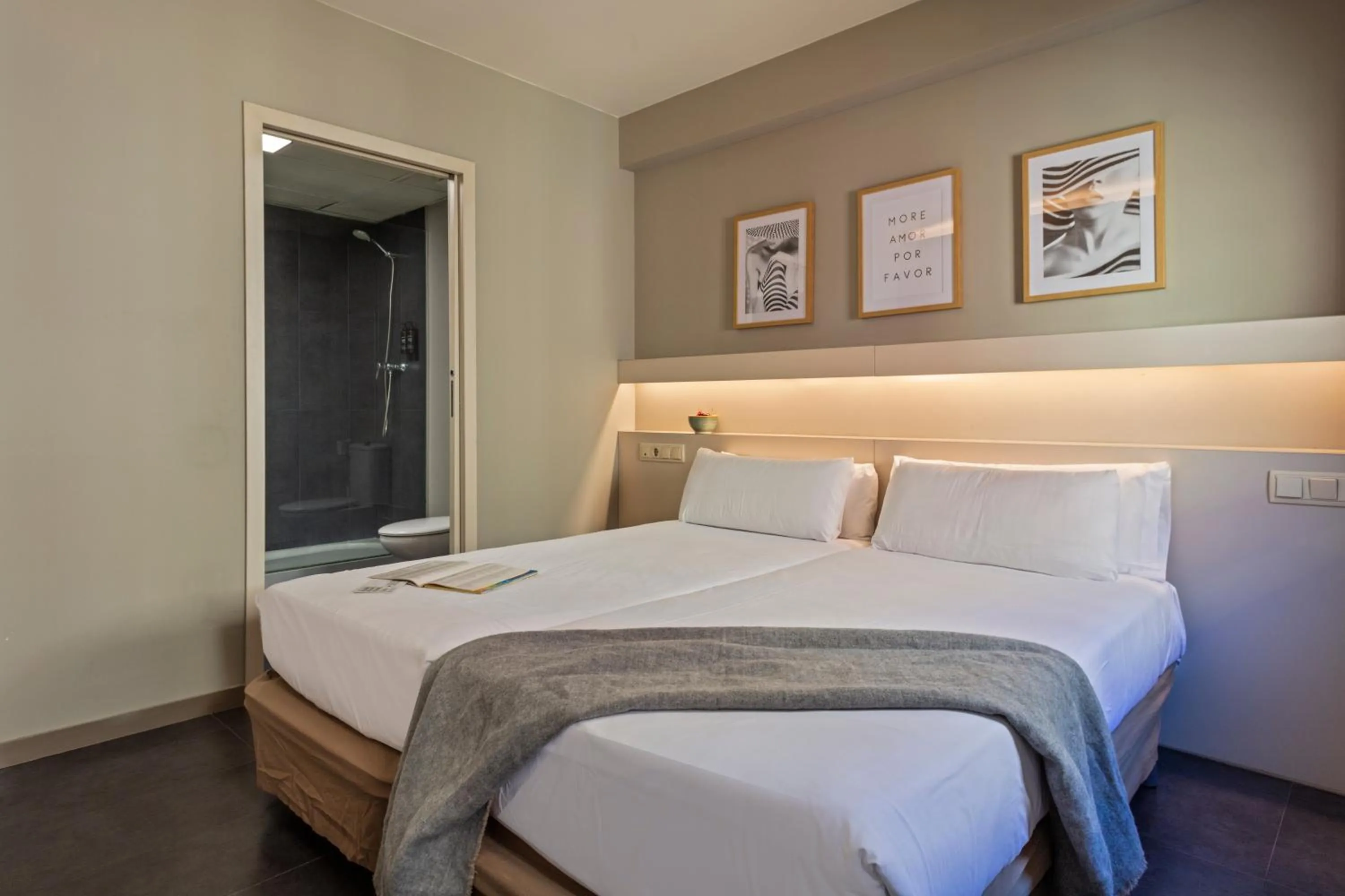 Bed in Aparthotel Bcn Montjuic