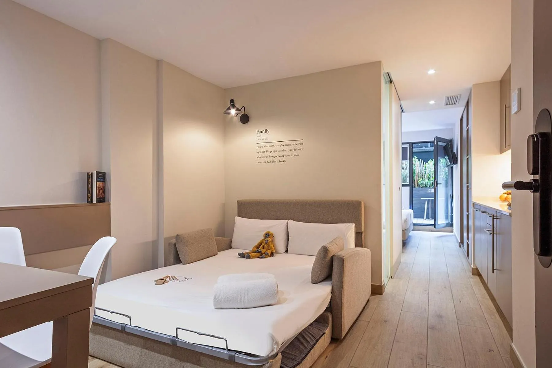 Living room, Bed in Aparthotel Bcn Montjuic