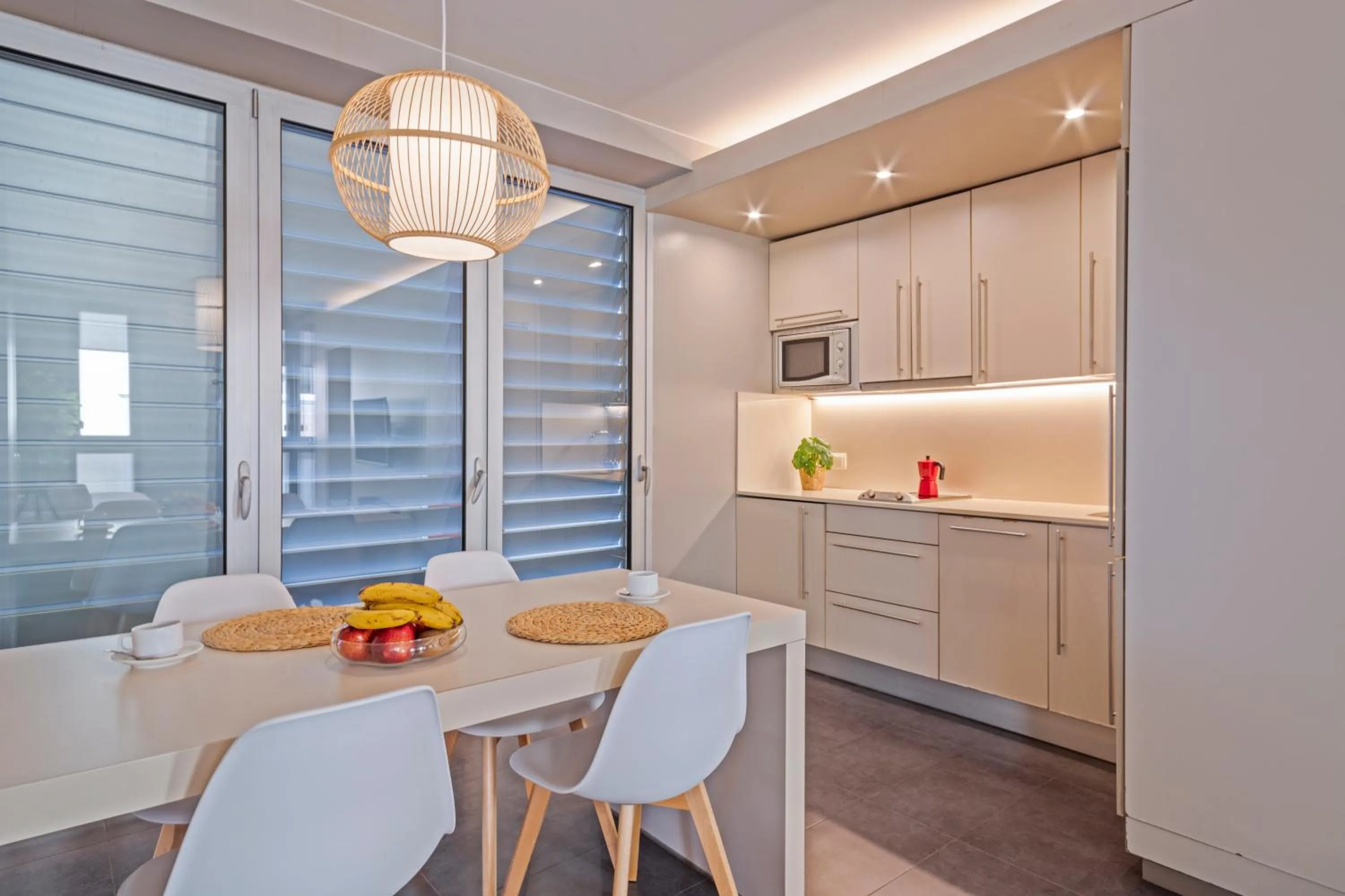 Kitchen or kitchenette in Aparthotel Bcn Montjuic