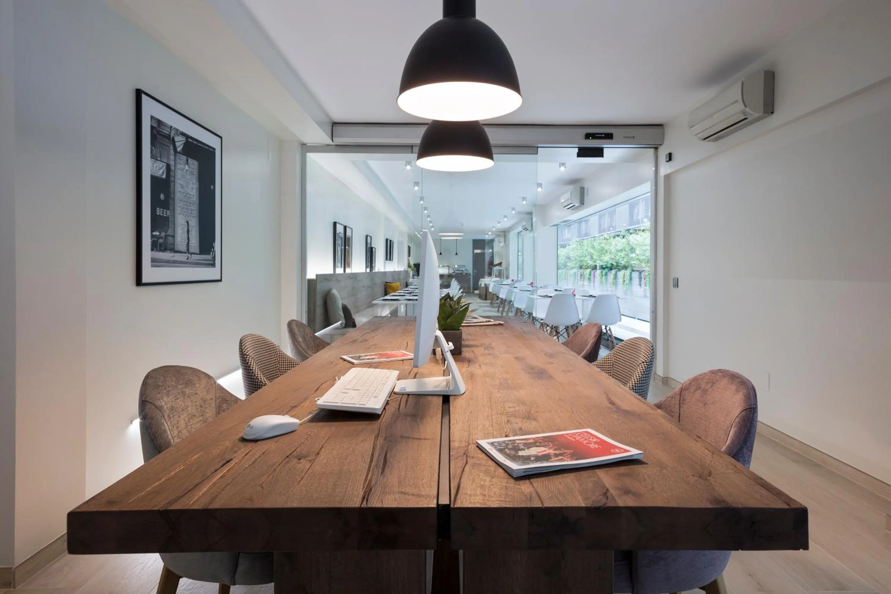 Communal lounge/ TV room in Aparthotel Bcn Montjuic