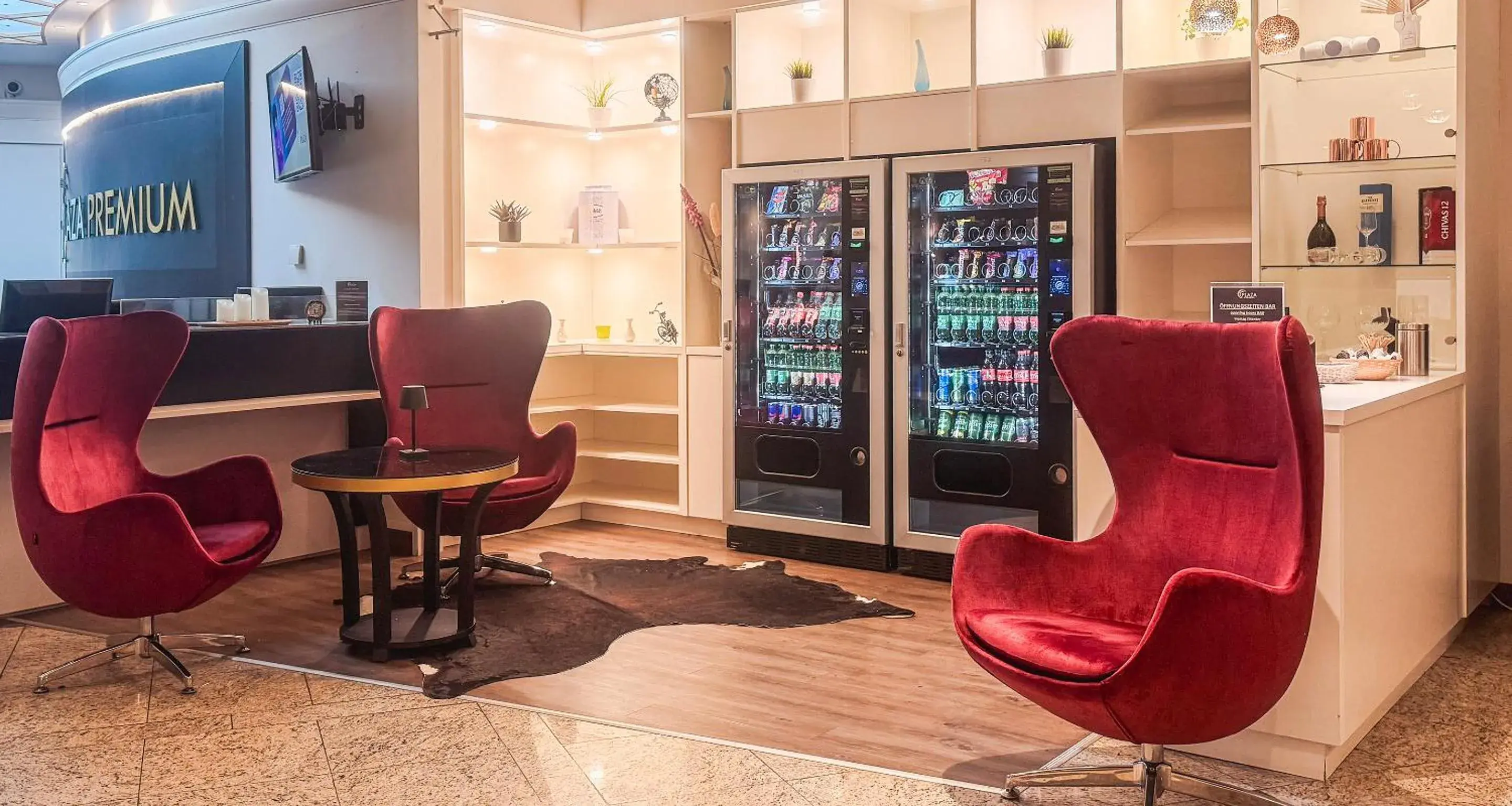 Lounge or bar in PLAZA Premium Wien Lounge or bar in PLAZA Premium Wien