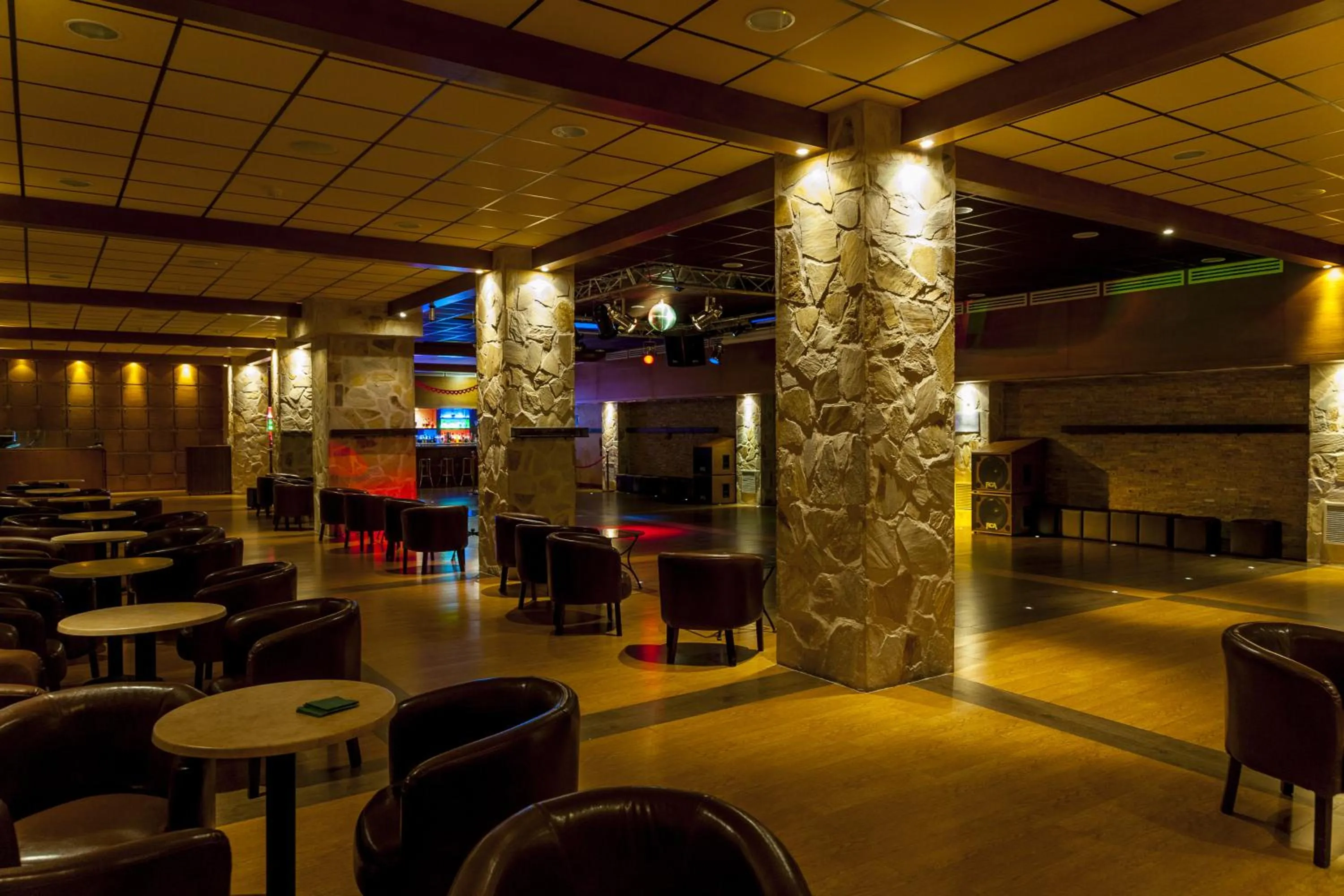 Nightclub / DJ in Hotel Comendador