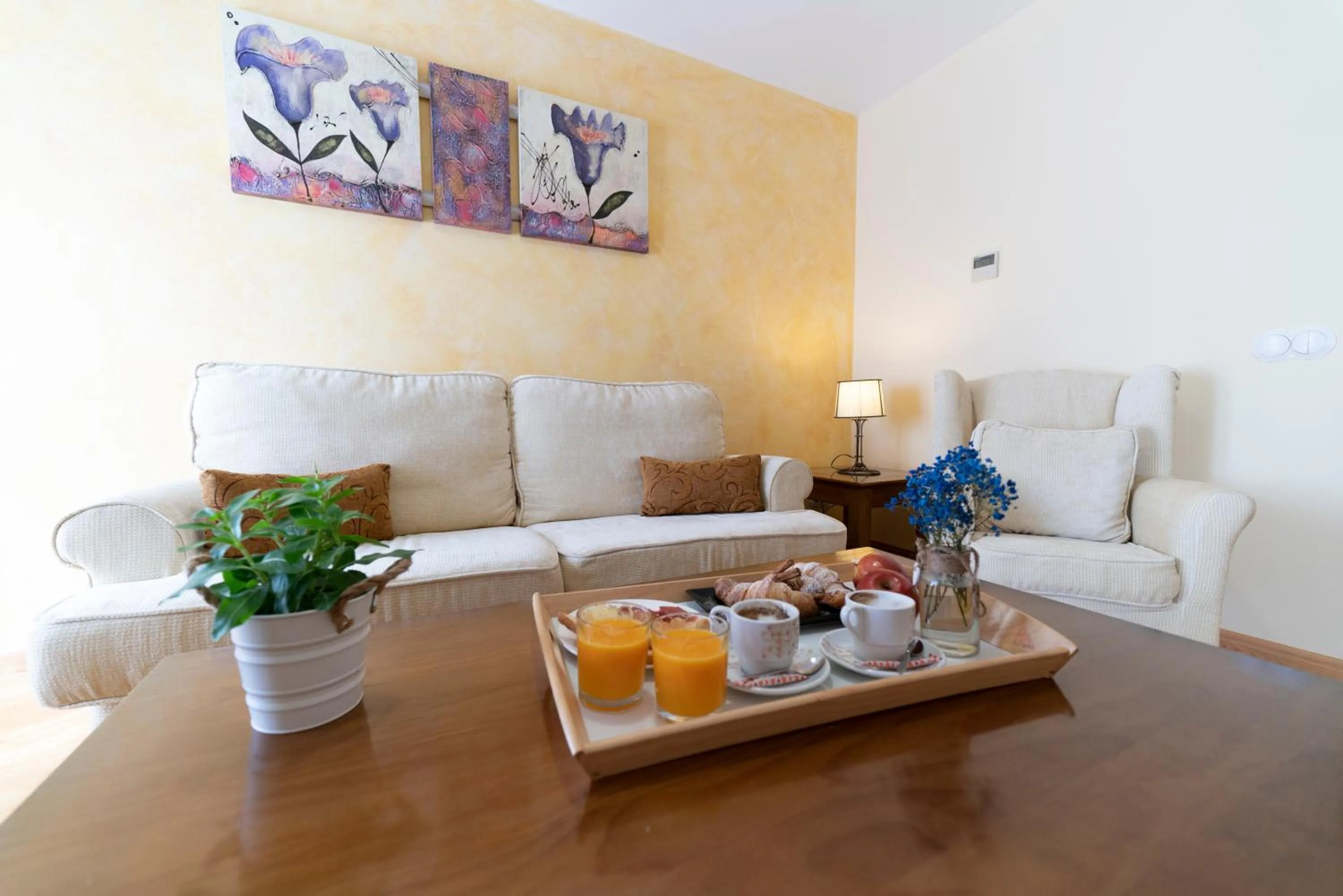 Seating area in Hotel Comendador