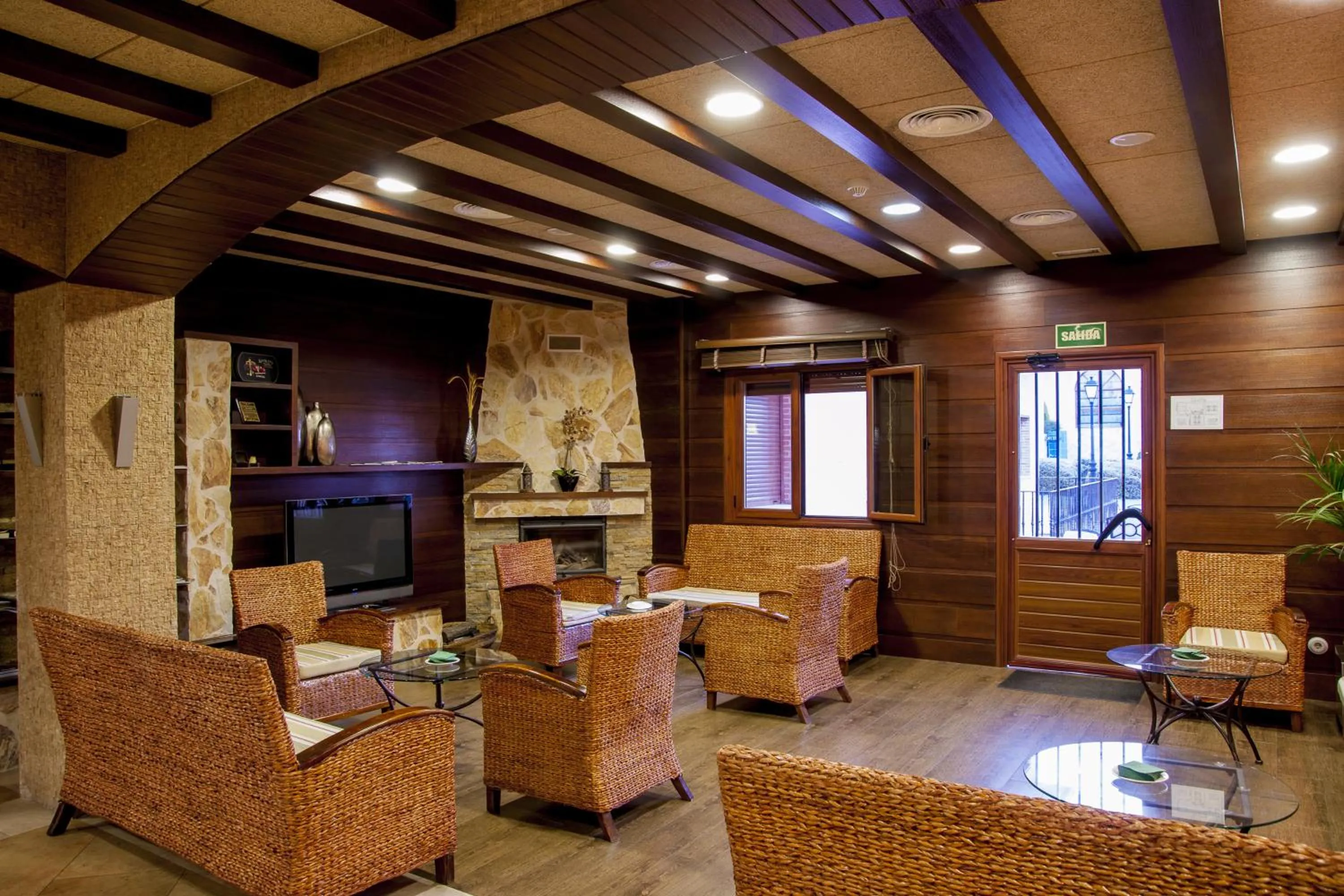 Communal lounge/ TV room in Hotel Comendador