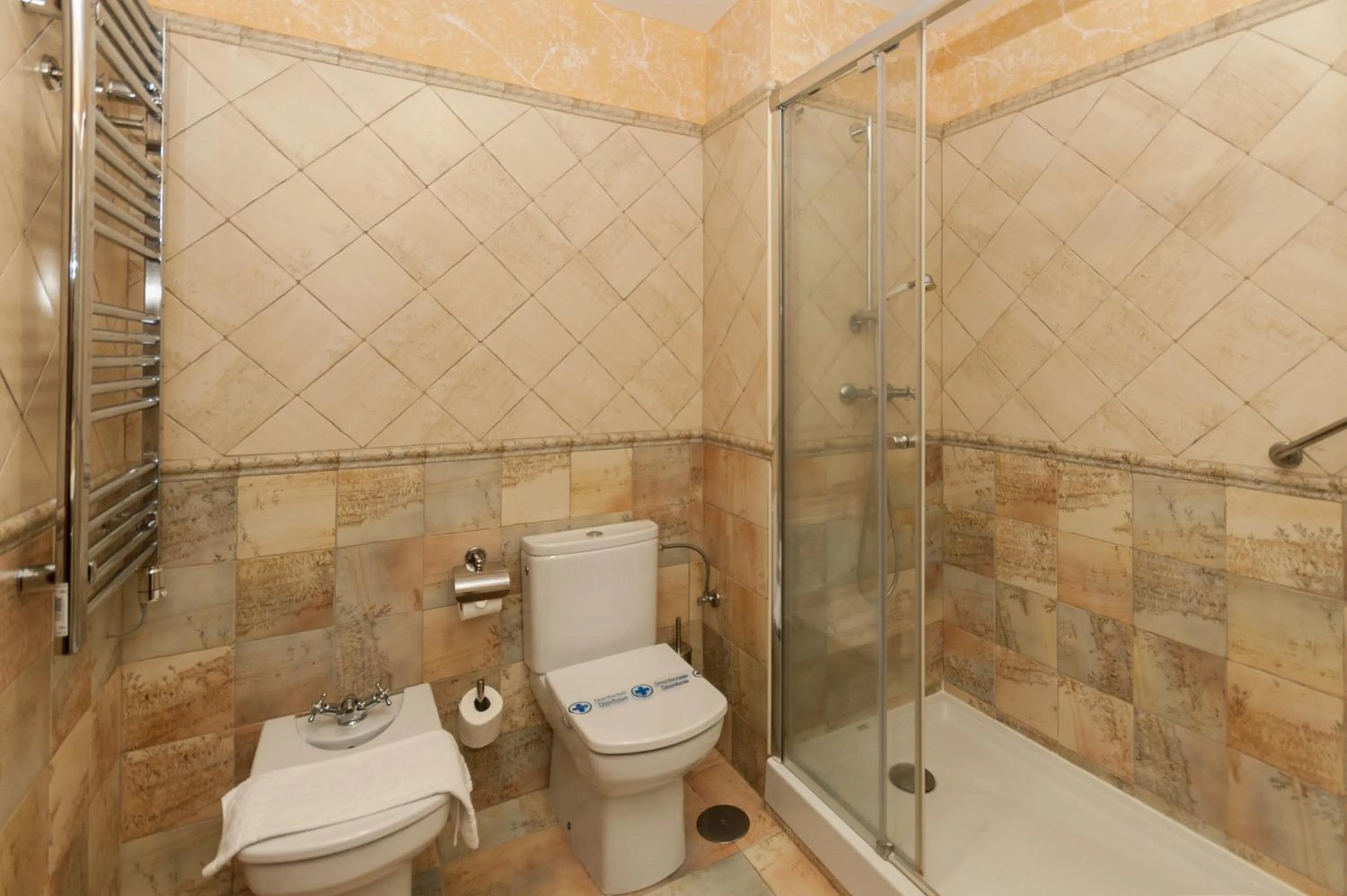 Shower in Hotel Comendador