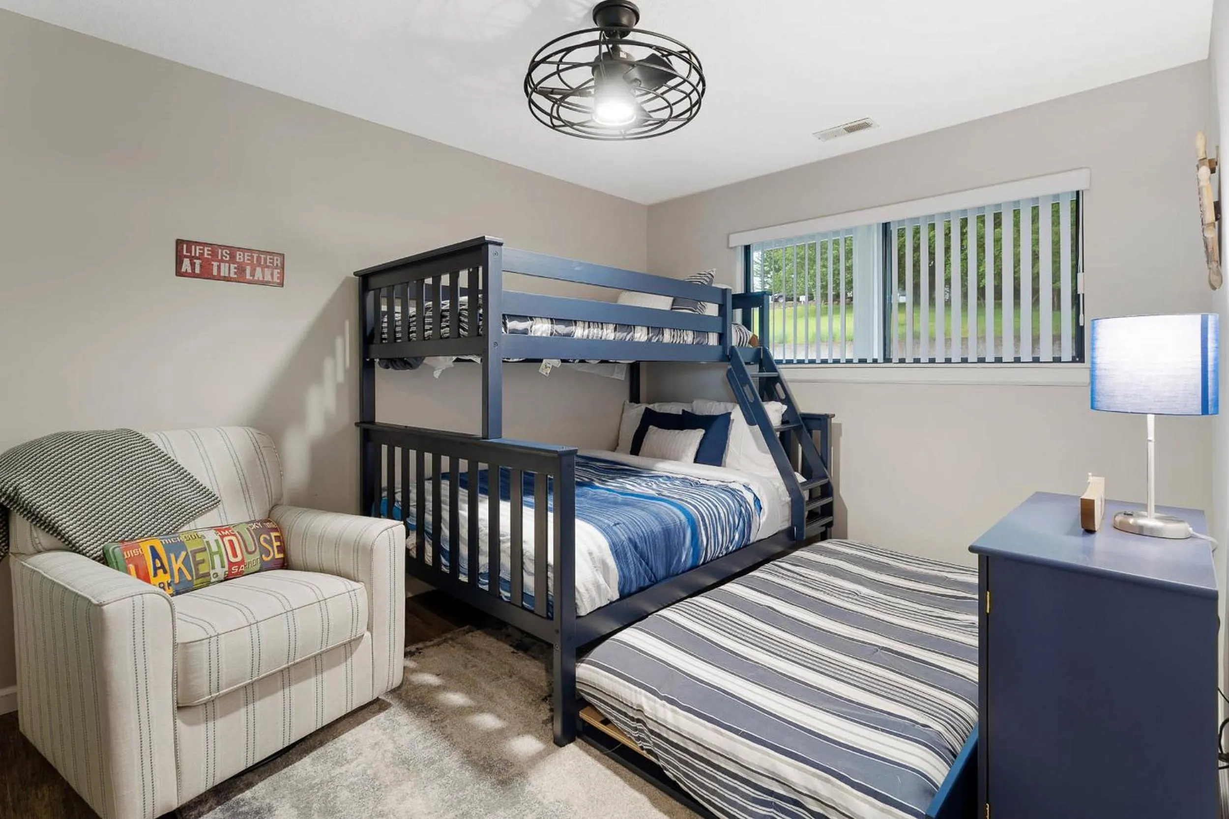 Bedroom, Bed in Beautiful Lakefront 3br Private Condo