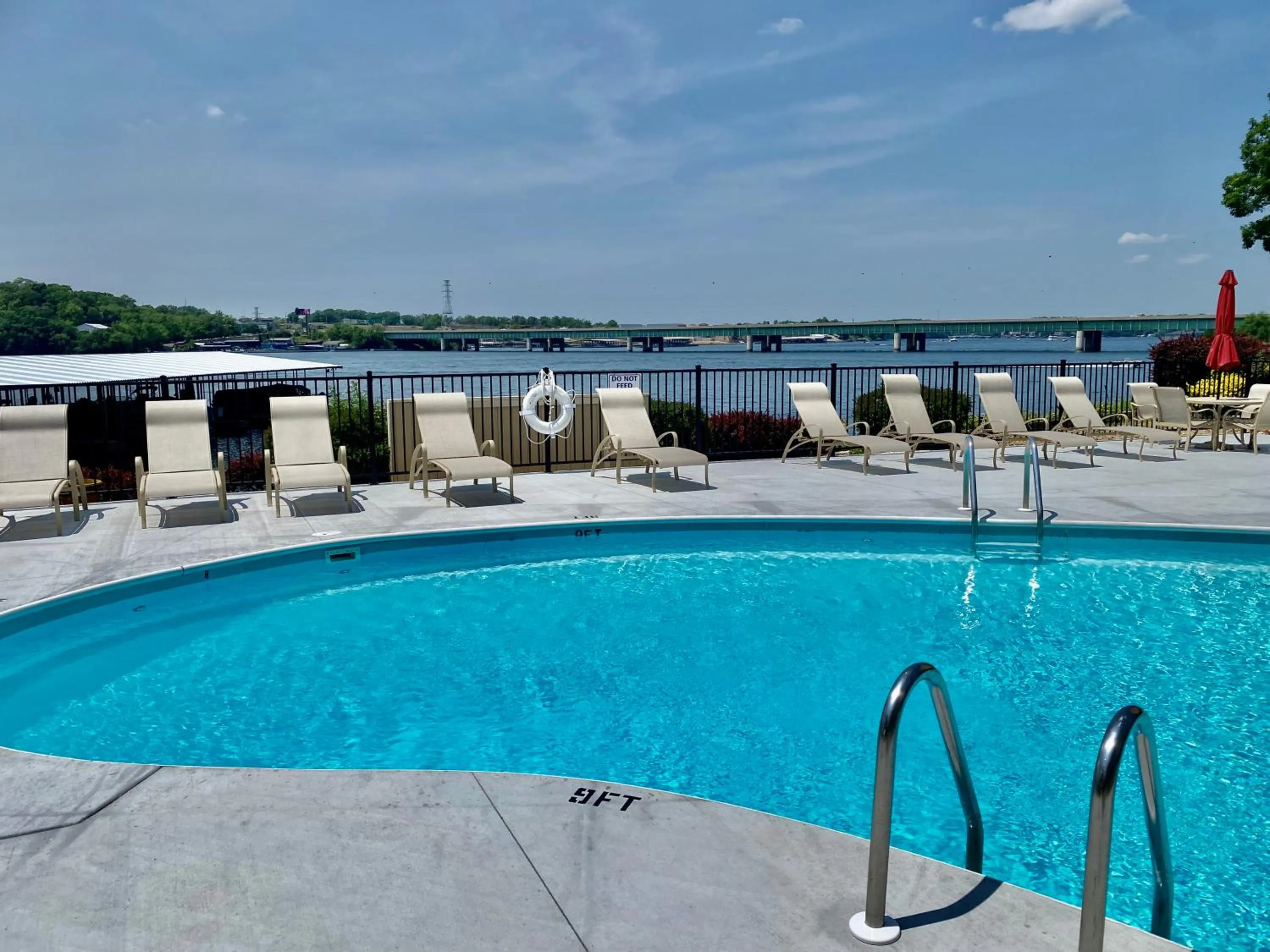 Beautiful Lakefront 3br Private Condo