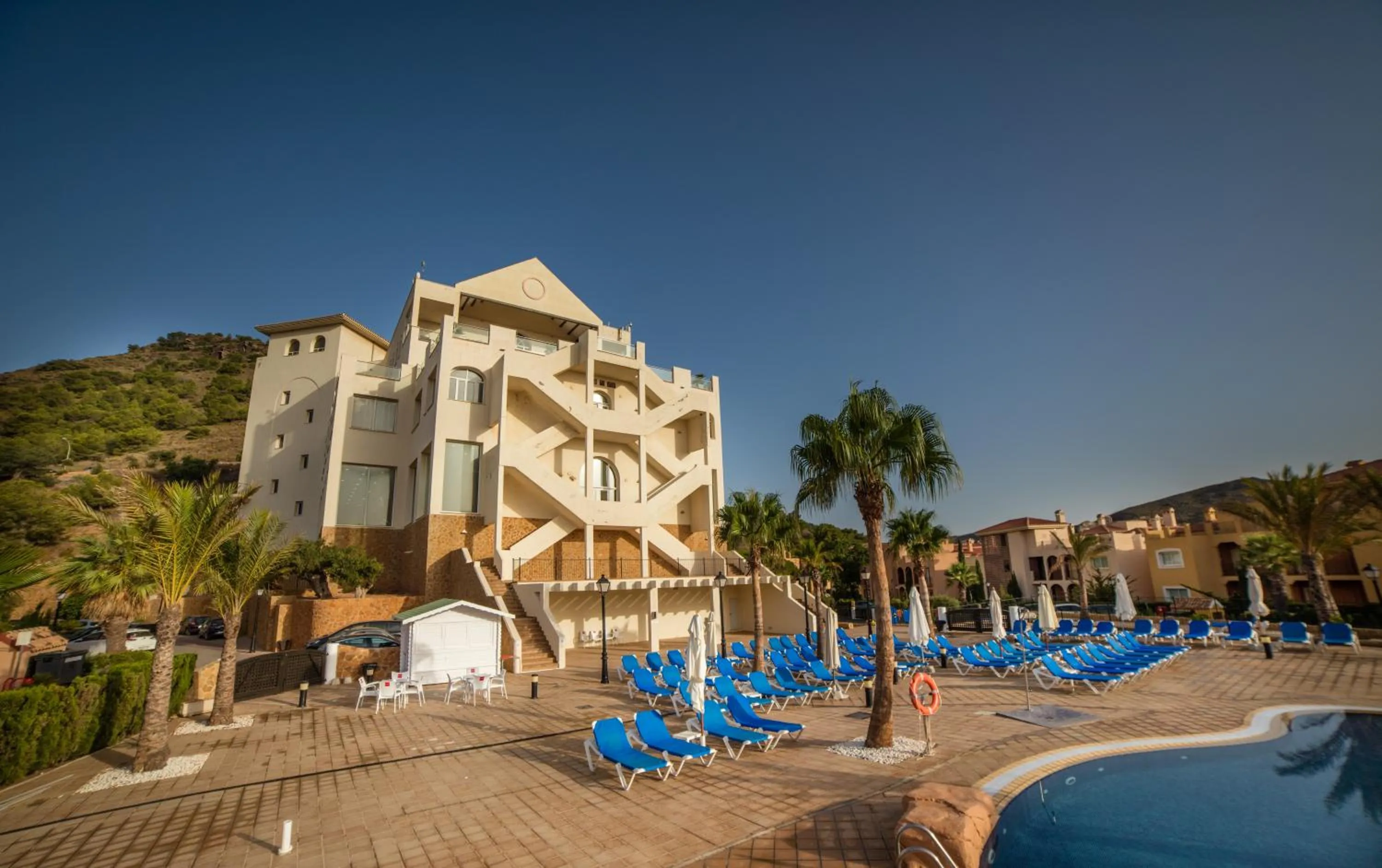 Swimming pool in Ona Lomas Village - La Manga Club