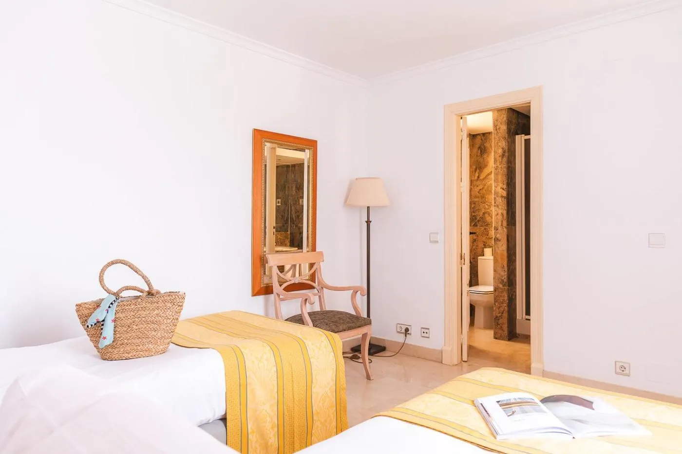 Photo of the whole room, Bed in Ona Lomas Village - La Manga Club