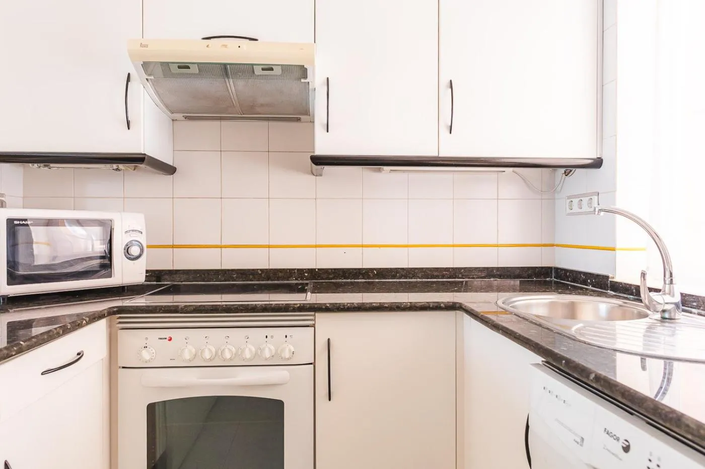 kitchen in Ona Lomas Village - La Manga Club