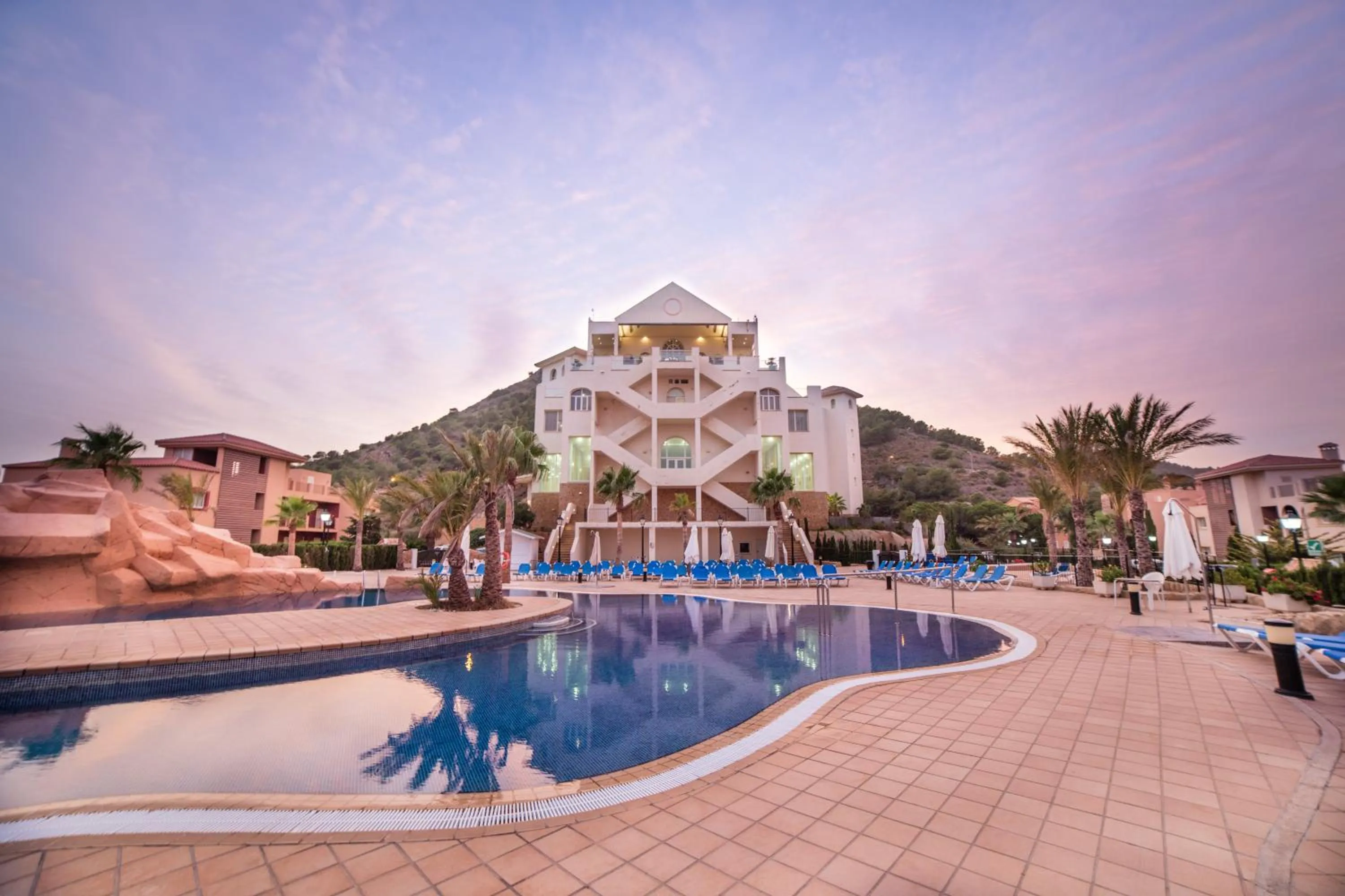 Swimming pool in Ona Lomas Village - La Manga Club