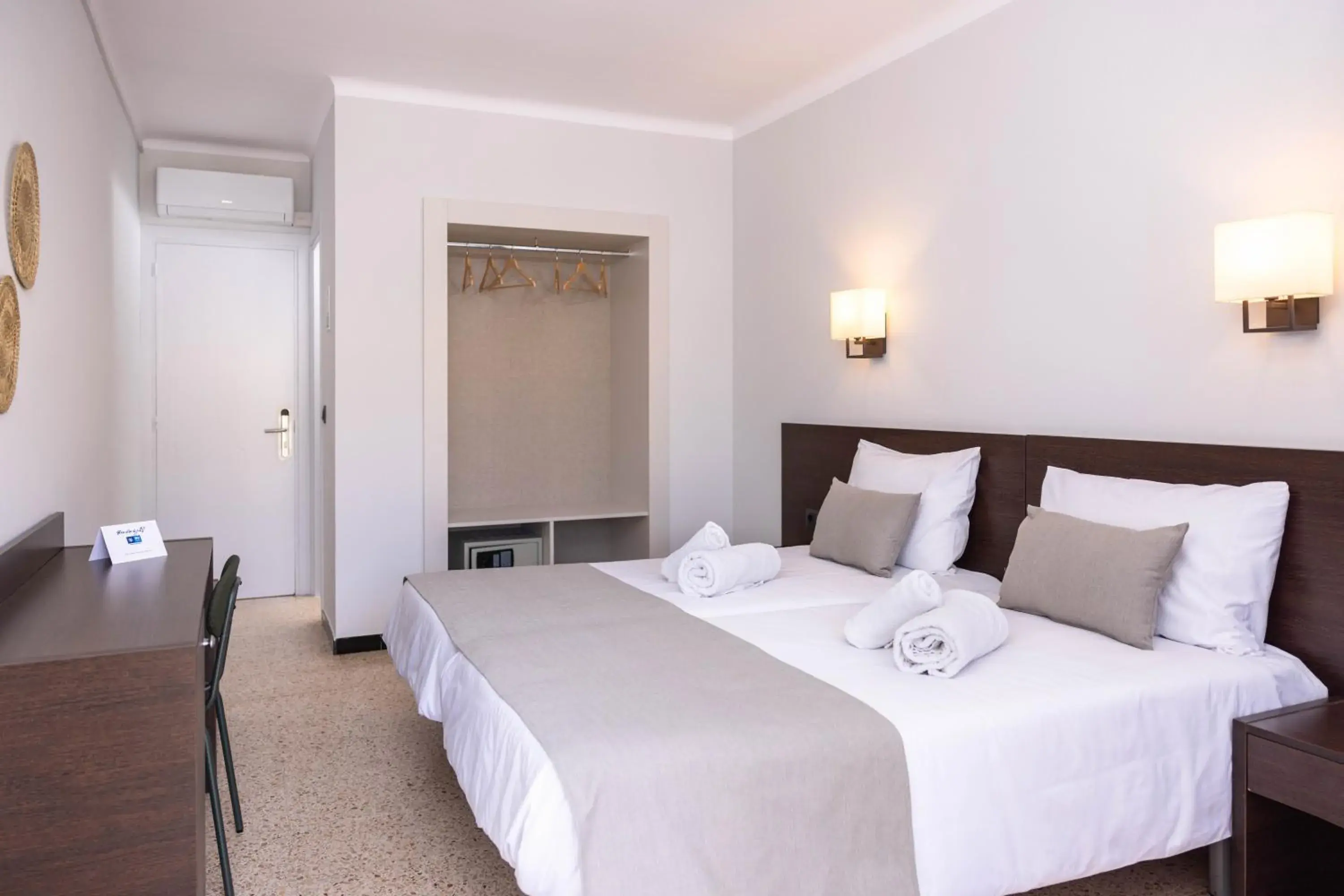 Standard Twin Room in RVHotels GR92 Standard Twin Room in RVHotels GR92