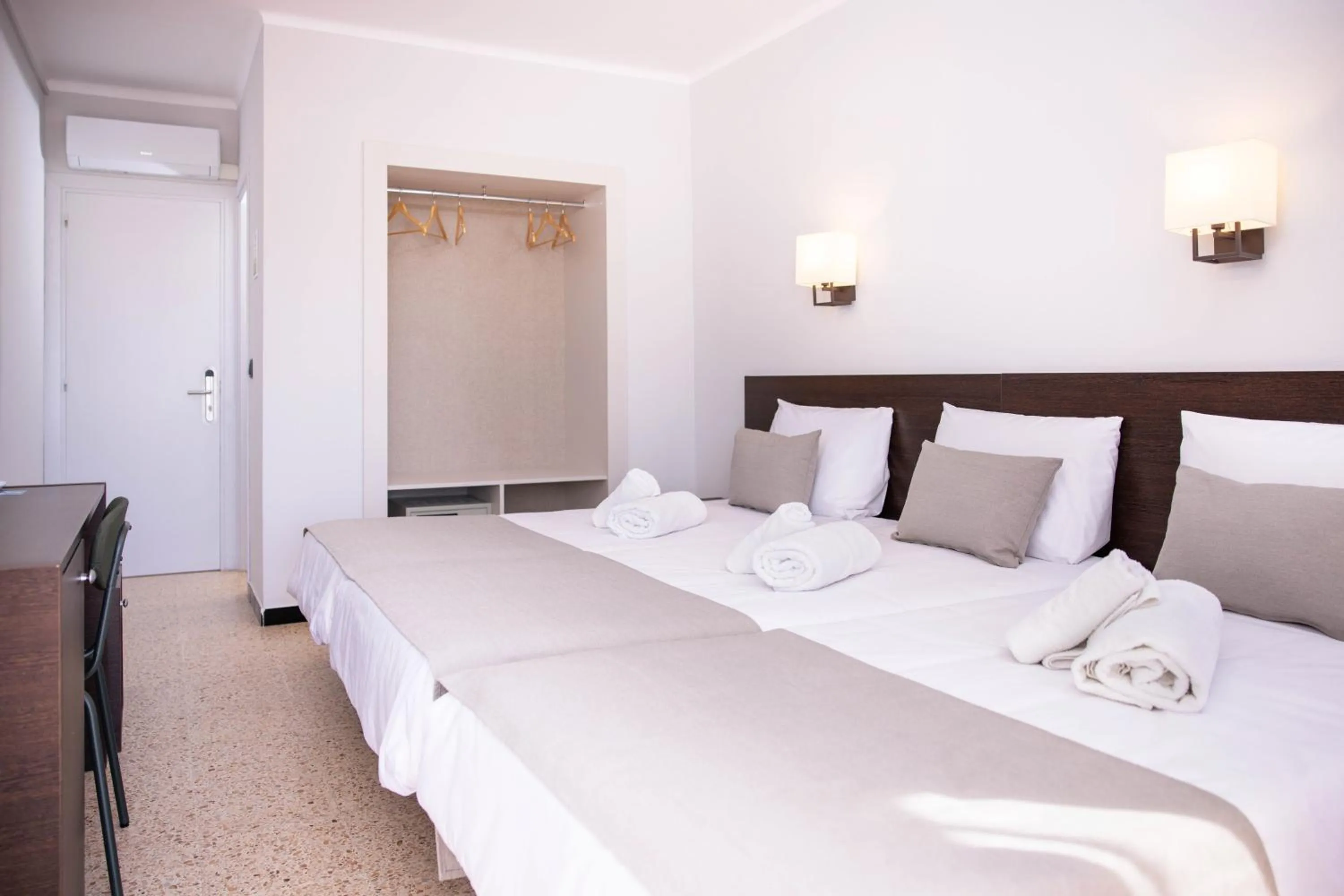 Bed in RVHotels GR92