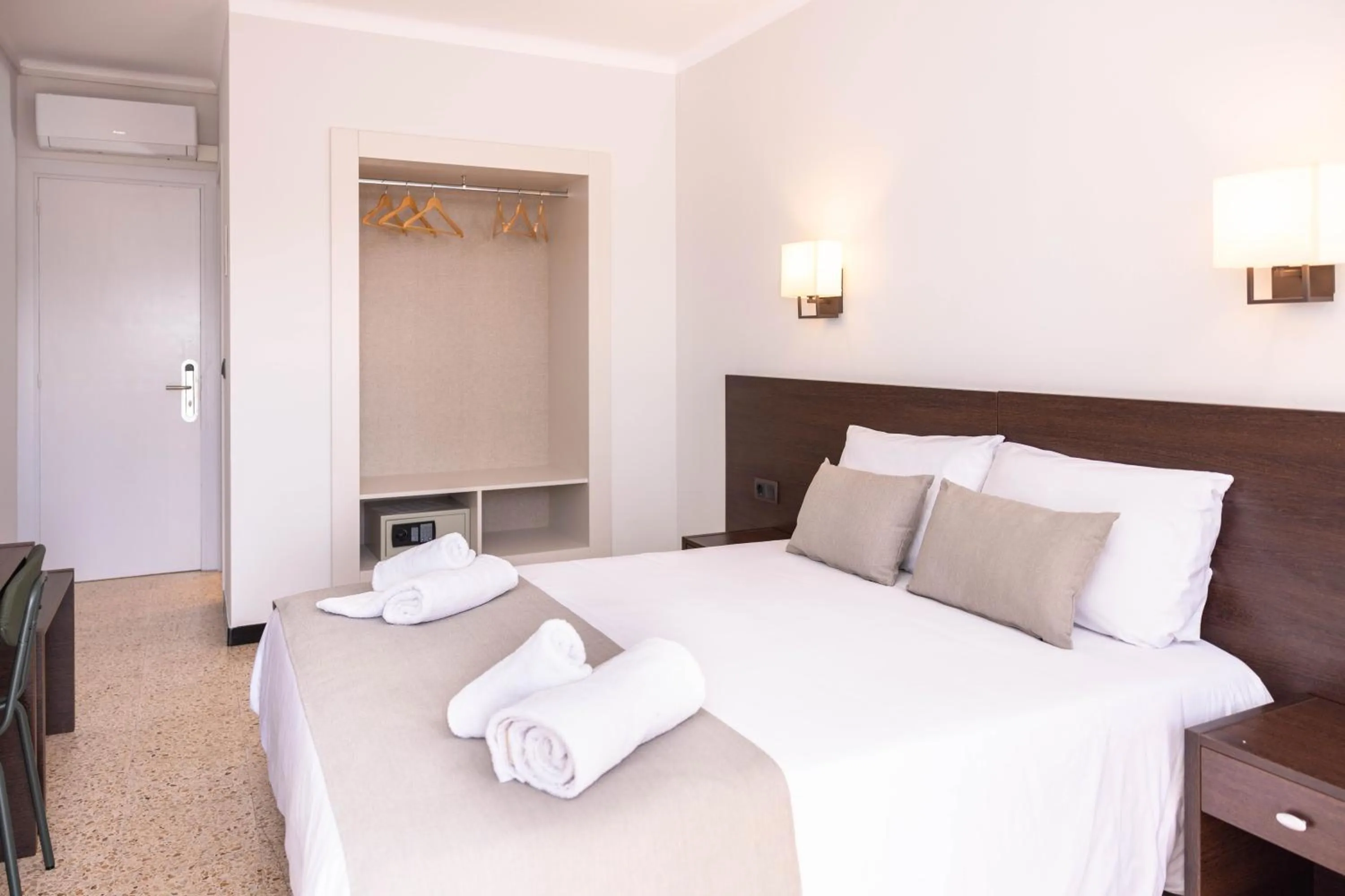 Bed in RVHotels GR92