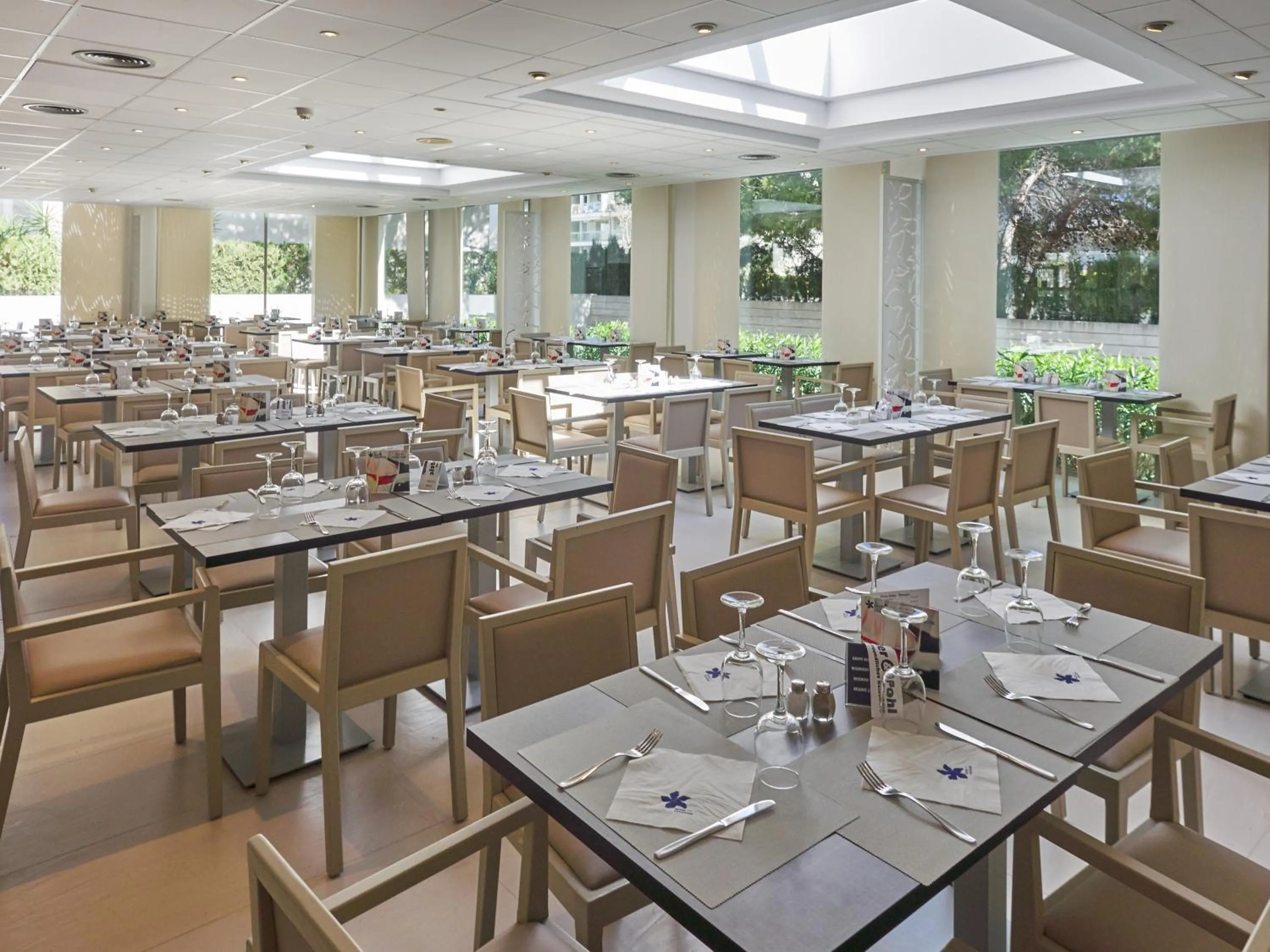 Restaurant/places to eat in Oleander