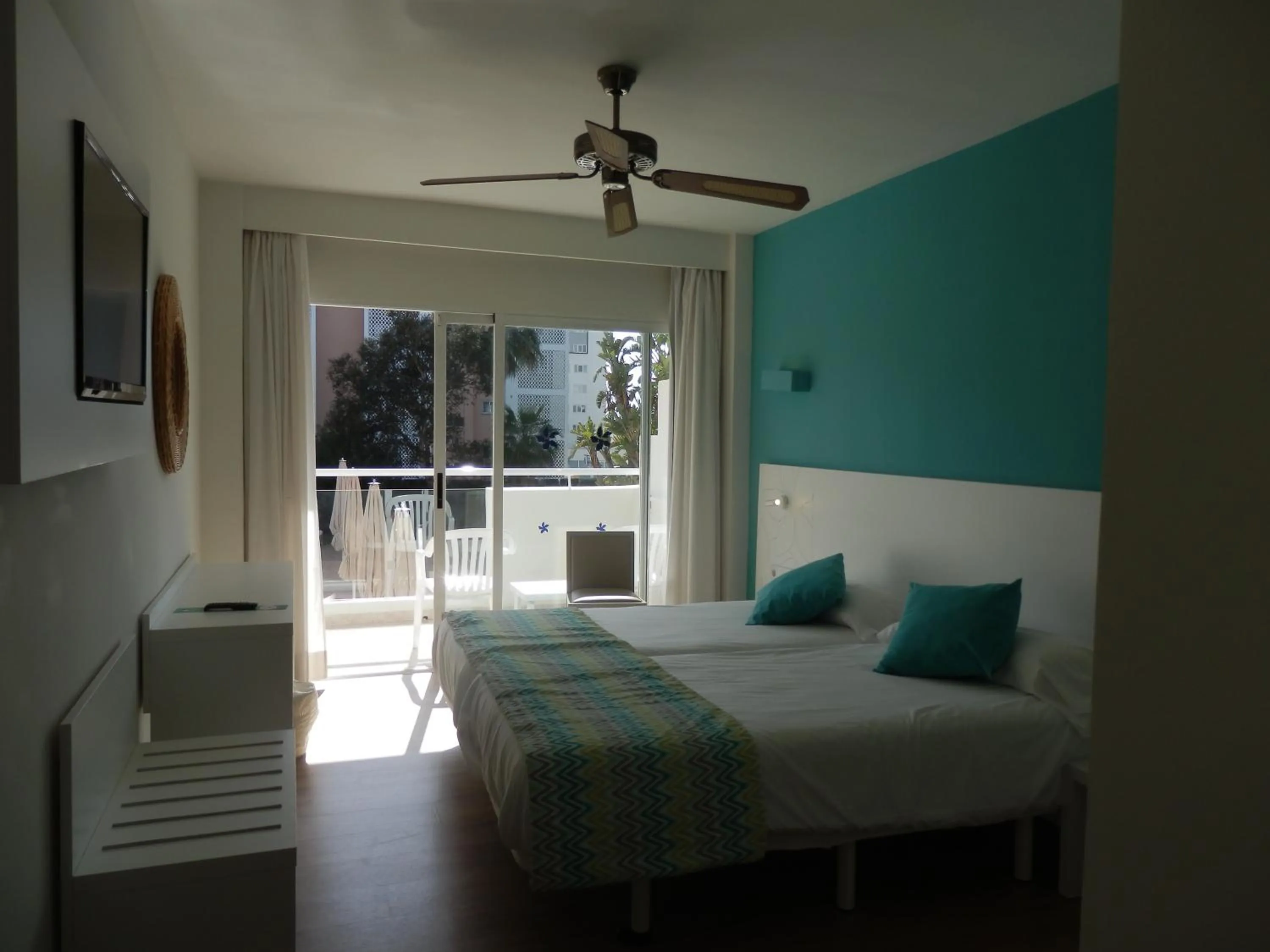 Photo of the whole room, Bed in Oleander