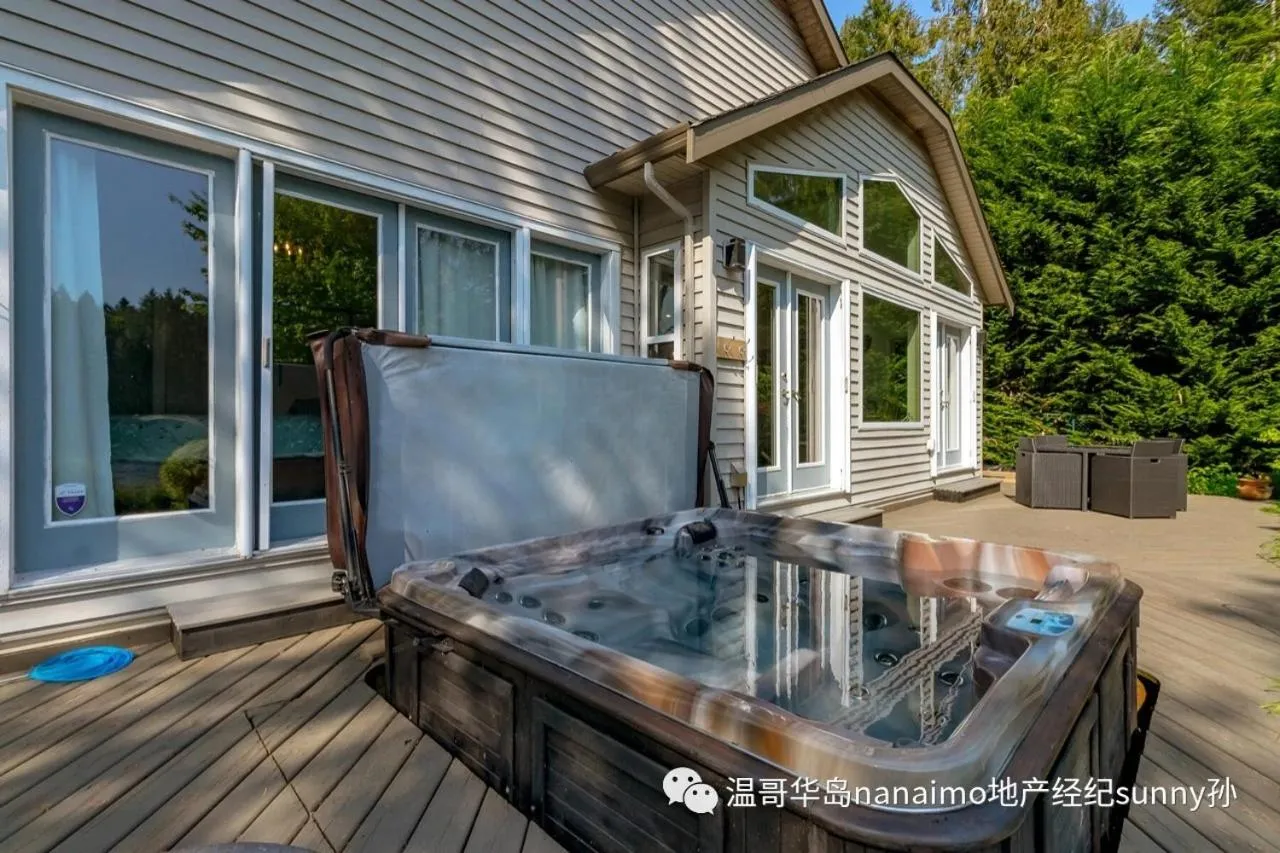luxury ocean dock pool villa