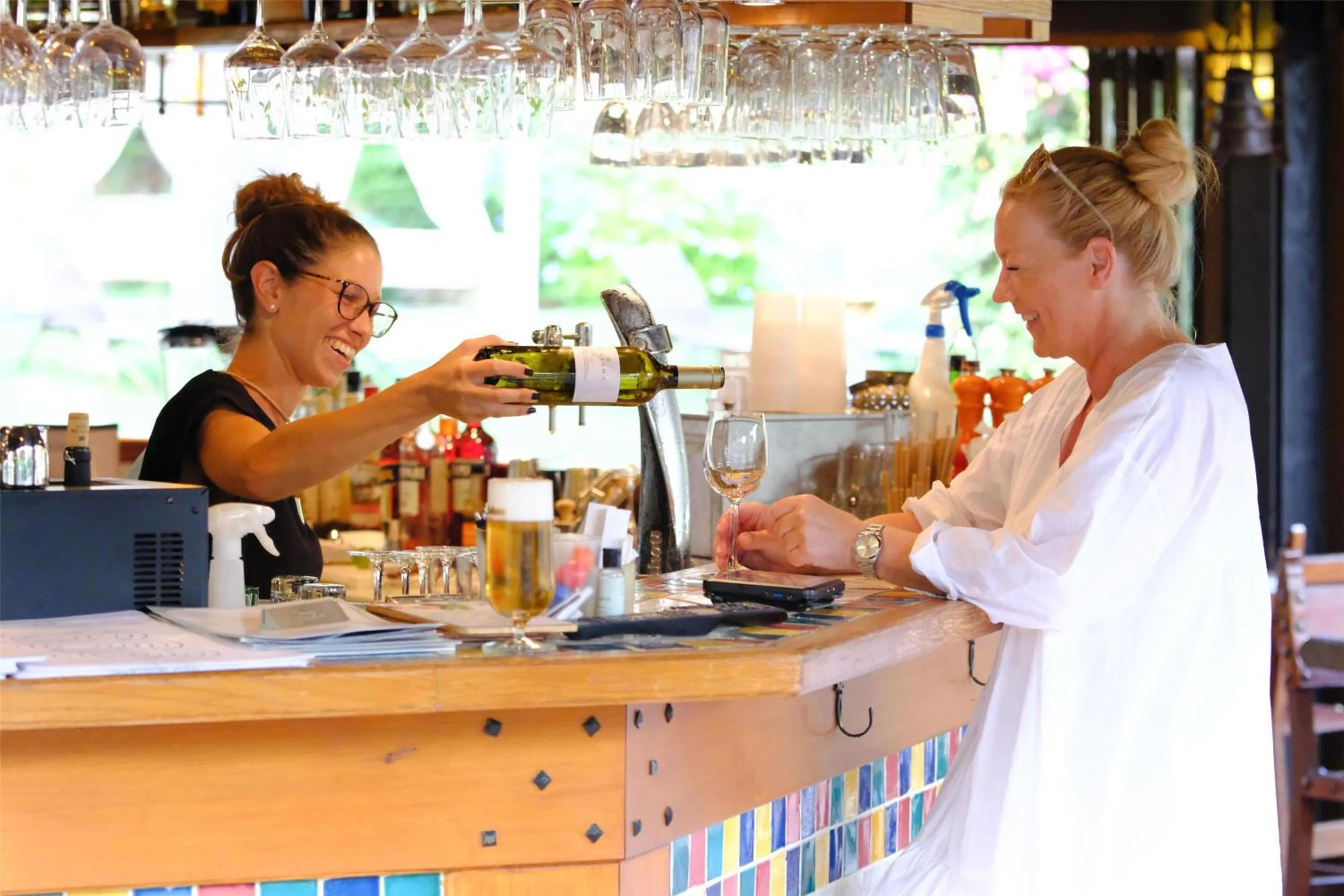 Lounge or bar in Lindner Hotel Mallorca Portals Nous, part of JdV by Hyatt