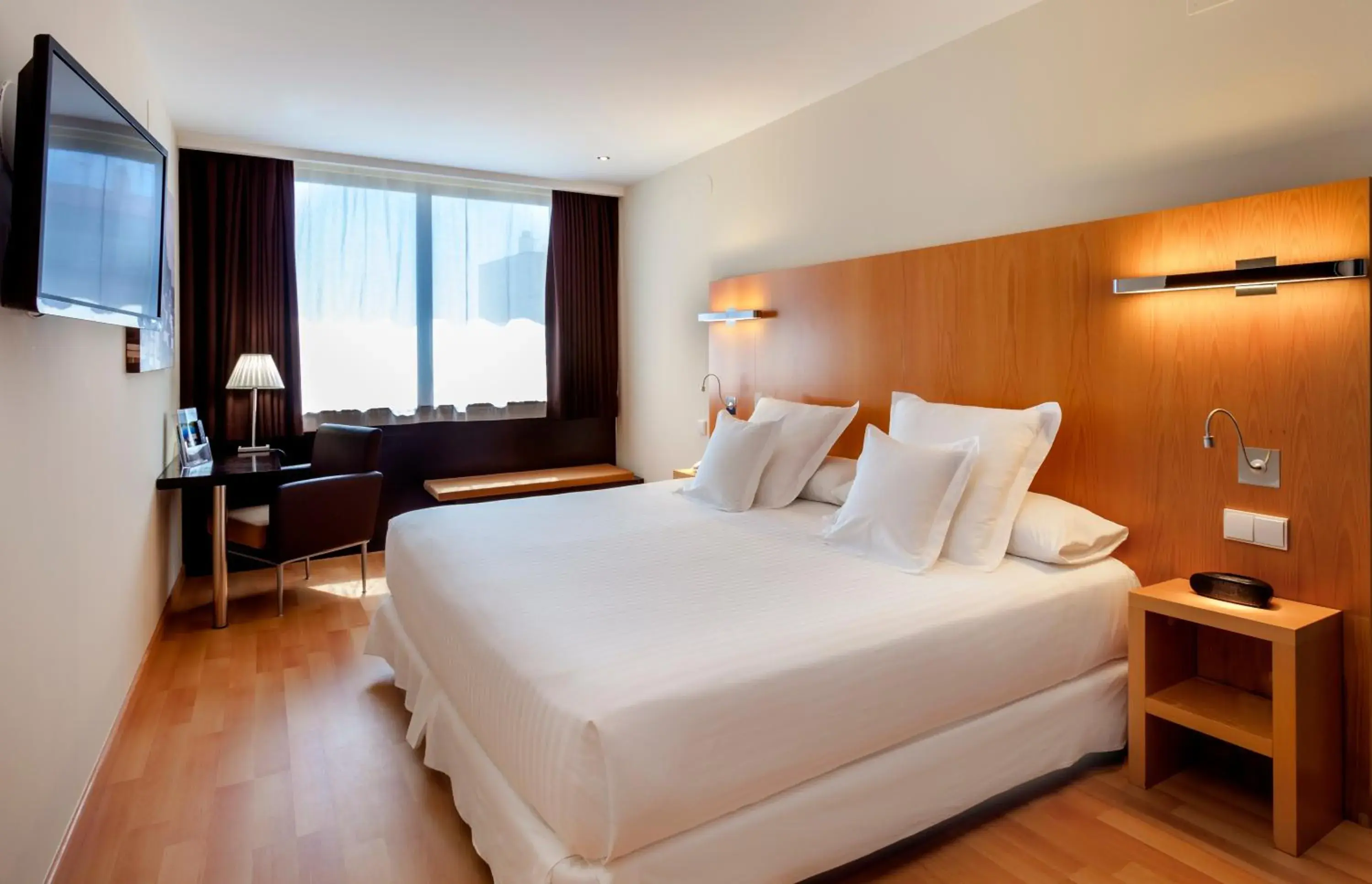 Photo of the whole room, Bed in Occidental Cádiz Photo of the whole room, Bed in Occidental Cádiz