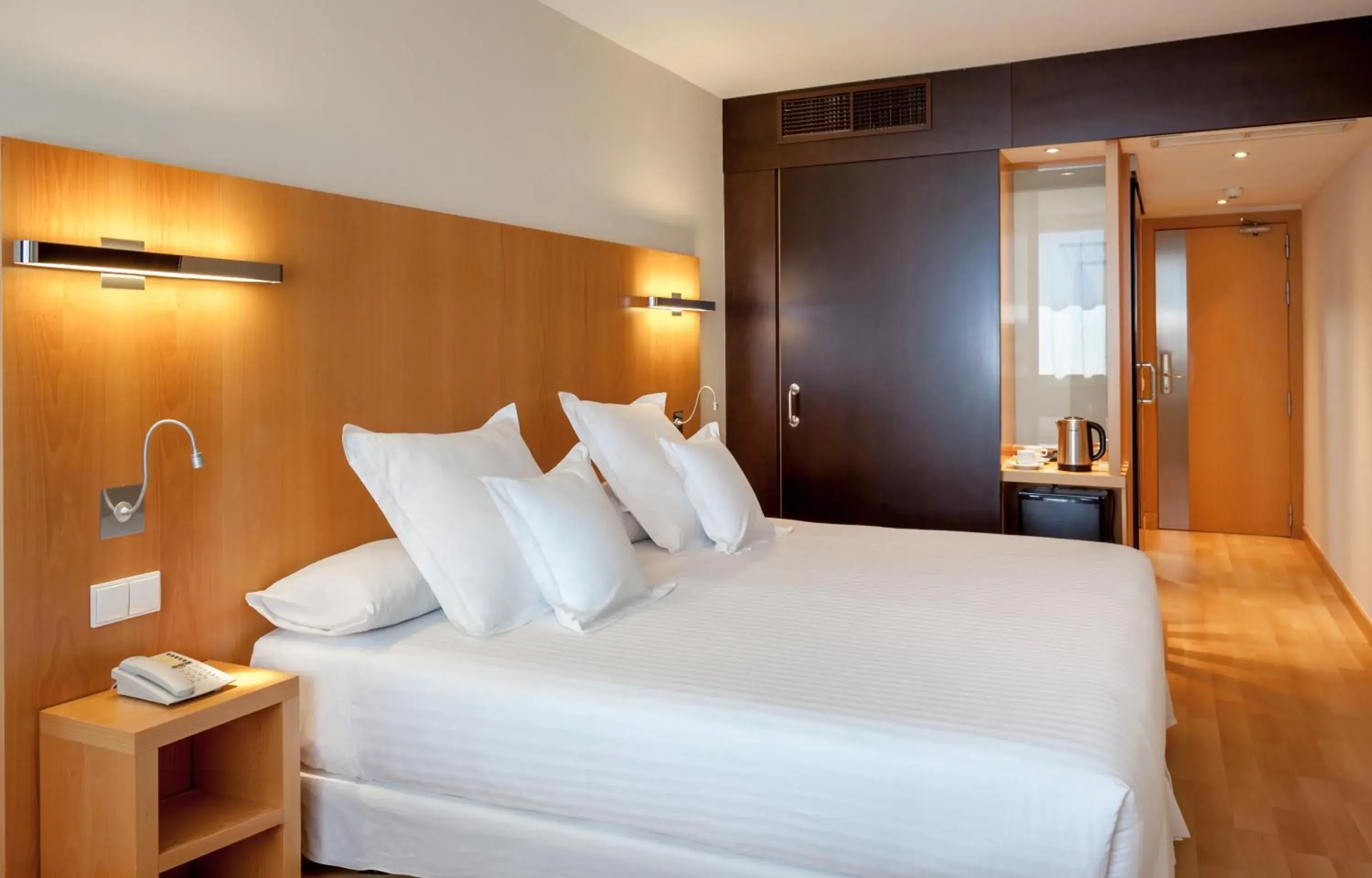 Photo of the whole room, Bed in Occidental Cádiz Photo of the whole room, Bed in Occidental Cádiz